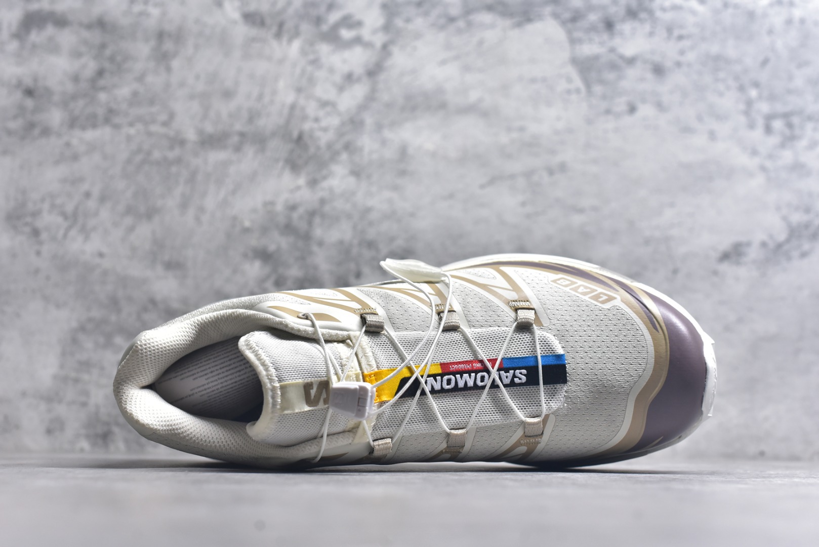 图片[4]-#法国户外品牌-萨洛蒙 Salomon XT-6 萨洛蒙复古潮流户外机能登山跑鞋 纯原外贸平台特供订单 耗时半年巨作 全套原纸板楦头开发 原厂特供网布配套加持 确保原汁原味 完美呈现版型 原档数据独家私模五层组合大底 男女鞋同步官方开发至46.5 原装Ortholite轻量化鞋垫 中底布带钢印编号 原厂TPU锁扣 进口港宝加持 后跟自然饱满 还原公司包裹性 鞋面以“锯齿”状的包裹系统呈现 在基色底之下加入了各种色点缀 将公司的最新技术和时尚前卫的造型融入耐用的长跑款式中 鞋面由 TPU 薄膜制成 并焊接在高耐磨网眼上 使其既时尚又坚固 由 ACS底盘支撑 可增强稳定性和支撑力 以及由橡胶凸耳 Contragrip外底覆盖的 EVA 缓冲中底 旨在应对崎岖的地形 鞋舌上的彩色Salomon 标签、Quicklace 系统以及鞋头、鞋舌和鞋跟上的附加品牌使细节更加完美 让穿着者可以轻松驾驭户外与通勤下的任何运动生活场景 无缝鞋身户外随意纵横 颜值与脚感兼备 出街通勤 绝对非常吸睛 你值得拥有 货号： 477377 263633 尺码：36 36.5 37.5 38 38.5 39 40 40.5 41 42 42.5 43 44 44.5 45 46 46.5-选品中心