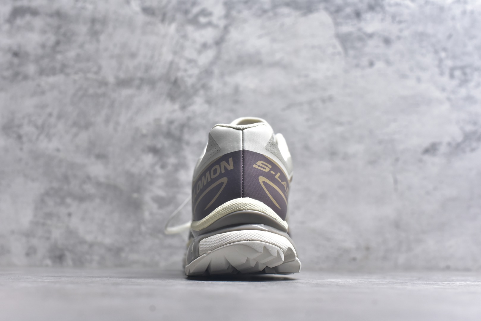 图片[5]-#法国户外品牌-萨洛蒙 Salomon XT-6 萨洛蒙复古潮流户外机能登山跑鞋 纯原外贸平台特供订单 耗时半年巨作 全套原纸板楦头开发 原厂特供网布配套加持 确保原汁原味 完美呈现版型 原档数据独家私模五层组合大底 男女鞋同步官方开发至46.5 原装Ortholite轻量化鞋垫 中底布带钢印编号 原厂TPU锁扣 进口港宝加持 后跟自然饱满 还原公司包裹性 鞋面以“锯齿”状的包裹系统呈现 在基色底之下加入了各种色点缀 将公司的最新技术和时尚前卫的造型融入耐用的长跑款式中 鞋面由 TPU 薄膜制成 并焊接在高耐磨网眼上 使其既时尚又坚固 由 ACS底盘支撑 可增强稳定性和支撑力 以及由橡胶凸耳 Contragrip外底覆盖的 EVA 缓冲中底 旨在应对崎岖的地形 鞋舌上的彩色Salomon 标签、Quicklace 系统以及鞋头、鞋舌和鞋跟上的附加品牌使细节更加完美 让穿着者可以轻松驾驭户外与通勤下的任何运动生活场景 无缝鞋身户外随意纵横 颜值与脚感兼备 出街通勤 绝对非常吸睛 你值得拥有 货号： 477377 263633 尺码：36 36.5 37.5 38 38.5 39 40 40.5 41 42 42.5 43 44 44.5 45 46 46.5-选品中心