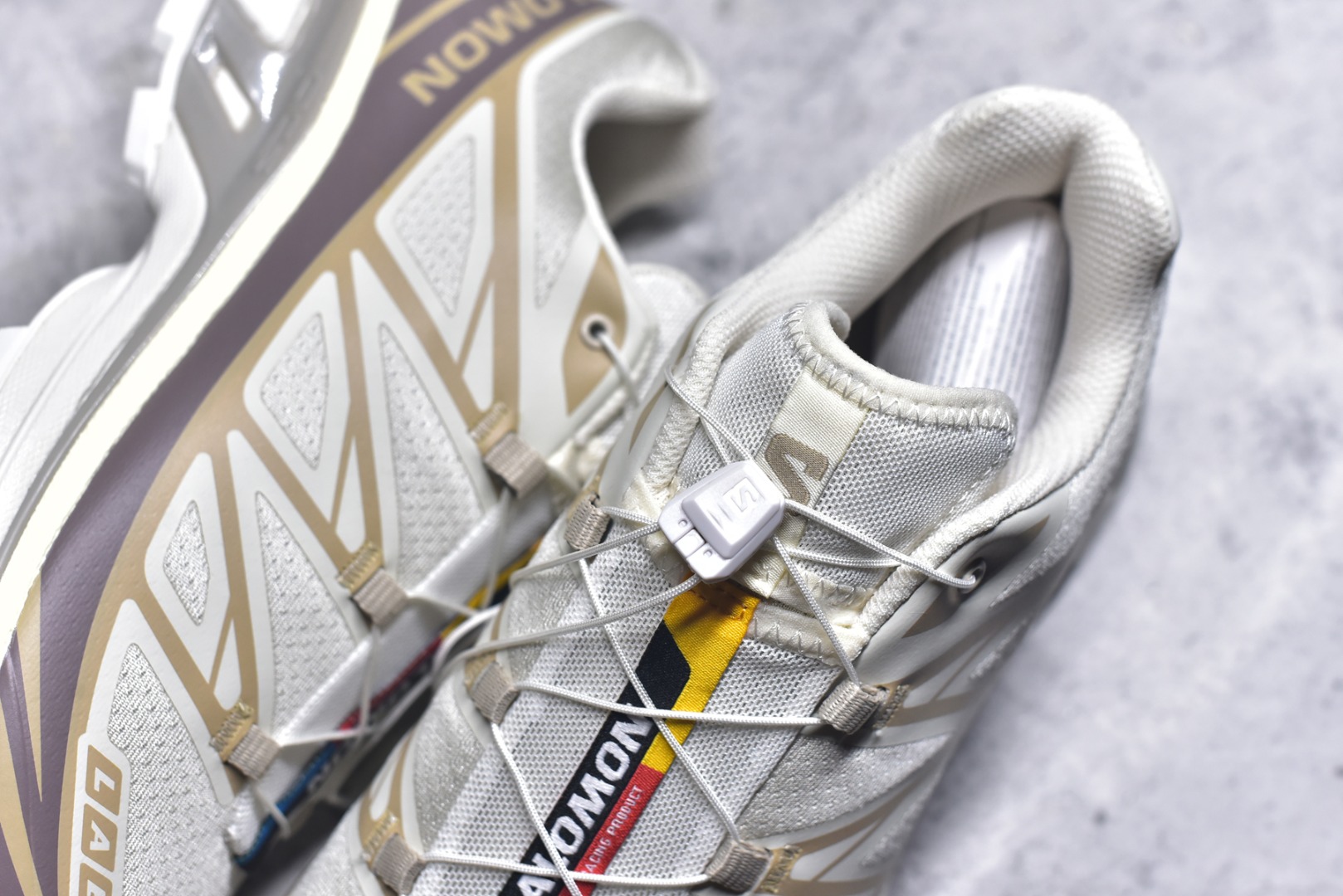 图片[9]-#法国户外品牌-萨洛蒙 Salomon XT-6 萨洛蒙复古潮流户外机能登山跑鞋 纯原外贸平台特供订单 耗时半年巨作 全套原纸板楦头开发 原厂特供网布配套加持 确保原汁原味 完美呈现版型 原档数据独家私模五层组合大底 男女鞋同步官方开发至46.5 原装Ortholite轻量化鞋垫 中底布带钢印编号 原厂TPU锁扣 进口港宝加持 后跟自然饱满 还原公司包裹性 鞋面以“锯齿”状的包裹系统呈现 在基色底之下加入了各种色点缀 将公司的最新技术和时尚前卫的造型融入耐用的长跑款式中 鞋面由 TPU 薄膜制成 并焊接在高耐磨网眼上 使其既时尚又坚固 由 ACS底盘支撑 可增强稳定性和支撑力 以及由橡胶凸耳 Contragrip外底覆盖的 EVA 缓冲中底 旨在应对崎岖的地形 鞋舌上的彩色Salomon 标签、Quicklace 系统以及鞋头、鞋舌和鞋跟上的附加品牌使细节更加完美 让穿着者可以轻松驾驭户外与通勤下的任何运动生活场景 无缝鞋身户外随意纵横 颜值与脚感兼备 出街通勤 绝对非常吸睛 你值得拥有 货号： 477377 263633 尺码：36 36.5 37.5 38 38.5 39 40 40.5 41 42 42.5 43 44 44.5 45 46 46.5-选品中心