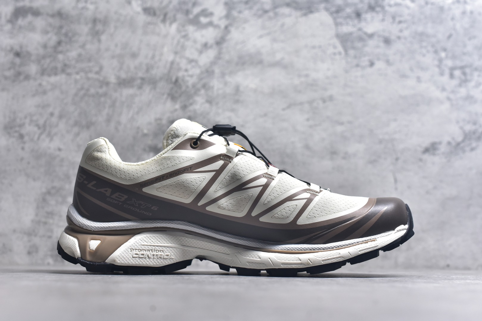 图片[3]-#法国户外品牌-萨洛蒙 Salomon XT-6 萨洛蒙复古潮流户外机能登山跑鞋 纯原外贸平台特供订单 耗时半年巨作 全套原纸板楦头开发 原厂特供网布配套加持 确保原汁原味 完美呈现版型 原档数据独家私模五层组合大底 男女鞋同步官方开发至46.5 原装Ortholite轻量化鞋垫 中底布带钢印编号 原厂TPU锁扣 进口港宝加持 后跟自然饱满 还原公司包裹性 鞋面以“锯齿”状的包裹系统呈现 在基色底之下加入了各种色点缀 将公司的最新技术和时尚前卫的造型融入耐用的长跑款式中 鞋面由 TPU 薄膜制成 并焊接在高耐磨网眼上 使其既时尚又坚固 由 ACS底盘支撑 可增强稳定性和支撑力 以及由橡胶凸耳 Contragrip外底覆盖的 EVA 缓冲中底 旨在应对崎岖的地形 鞋舌上的彩色Salomon 标签、Quicklace 系统以及鞋头、鞋舌和鞋跟上的附加品牌使细节更加完美 让穿着者可以轻松驾驭户外与通勤下的任何运动生活场景 无缝鞋身户外随意纵横 颜值与脚感兼备 出街通勤 绝对非常吸睛 你值得拥有 货号： 475822 263633 尺码：36 36.5 37.5 38 38.5 39 40 40.5 41 42 42.5 43 44 44.5 45 46 46.5-选品中心