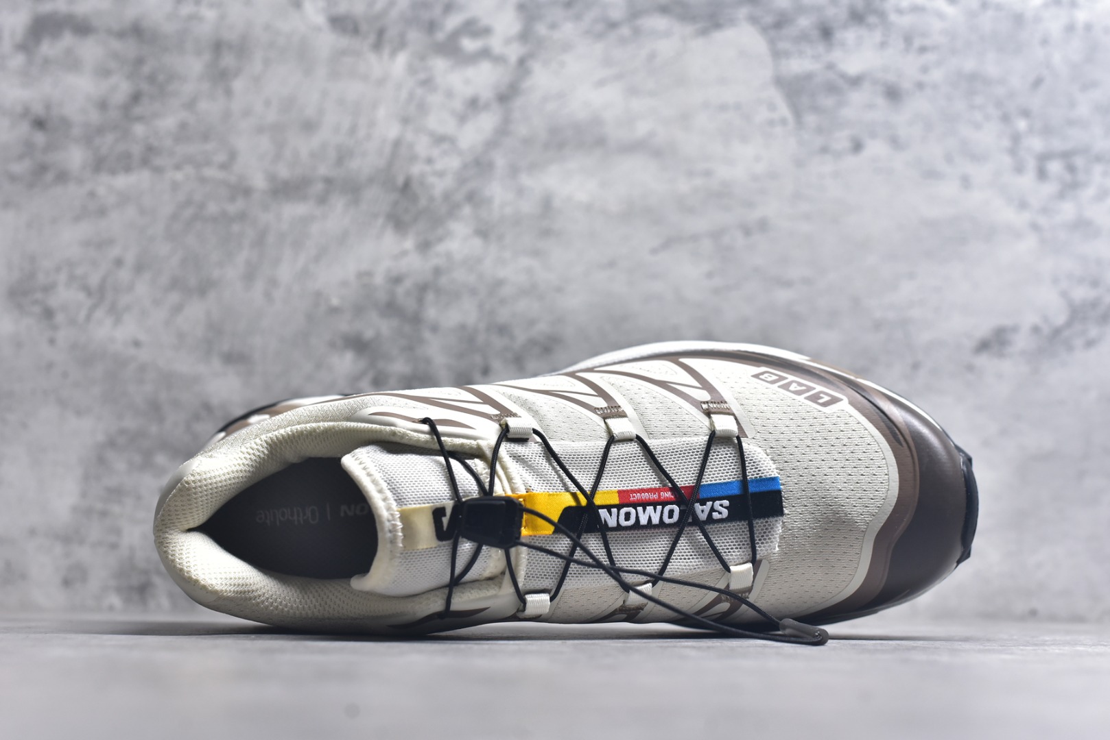 图片[4]-#法国户外品牌-萨洛蒙 Salomon XT-6 萨洛蒙复古潮流户外机能登山跑鞋 纯原外贸平台特供订单 耗时半年巨作 全套原纸板楦头开发 原厂特供网布配套加持 确保原汁原味 完美呈现版型 原档数据独家私模五层组合大底 男女鞋同步官方开发至46.5 原装Ortholite轻量化鞋垫 中底布带钢印编号 原厂TPU锁扣 进口港宝加持 后跟自然饱满 还原公司包裹性 鞋面以“锯齿”状的包裹系统呈现 在基色底之下加入了各种色点缀 将公司的最新技术和时尚前卫的造型融入耐用的长跑款式中 鞋面由 TPU 薄膜制成 并焊接在高耐磨网眼上 使其既时尚又坚固 由 ACS底盘支撑 可增强稳定性和支撑力 以及由橡胶凸耳 Contragrip外底覆盖的 EVA 缓冲中底 旨在应对崎岖的地形 鞋舌上的彩色Salomon 标签、Quicklace 系统以及鞋头、鞋舌和鞋跟上的附加品牌使细节更加完美 让穿着者可以轻松驾驭户外与通勤下的任何运动生活场景 无缝鞋身户外随意纵横 颜值与脚感兼备 出街通勤 绝对非常吸睛 你值得拥有 货号： 475822 263633 尺码：36 36.5 37.5 38 38.5 39 40 40.5 41 42 42.5 43 44 44.5 45 46 46.5-选品中心