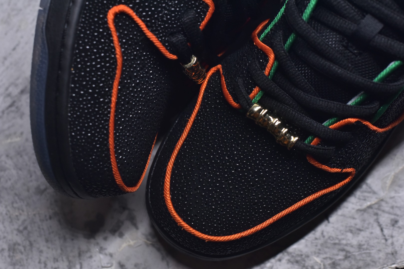 图片[8]-#Bronx Girls Skate x NK Dunk SB Low Pro QS 经典舒适耐磨低帮板鞋 男女同款 黑色 魔鬼鱼鸳鸯 HV1664-001 独家原厂航空铝磨具打磨大底 鞋头坡度极致还原 原盒原配 圈内天花板工艺 原厂冲刀 超高清洁度 全鞋零毛边皮料切割 全套原楦原模倾力打造完美版型 采用原厂百宏鞋带以及原厂百宏织唛舌标 内标可供原厂几率过验 原厂中底布黄色点胶 原厂中底布拉帮走线遵循公司️尺码：36 36.5 37.5 38 38.5 39 40 40.5 41 42 42.5 43 44 44.5 45 46 47.5-选品中心