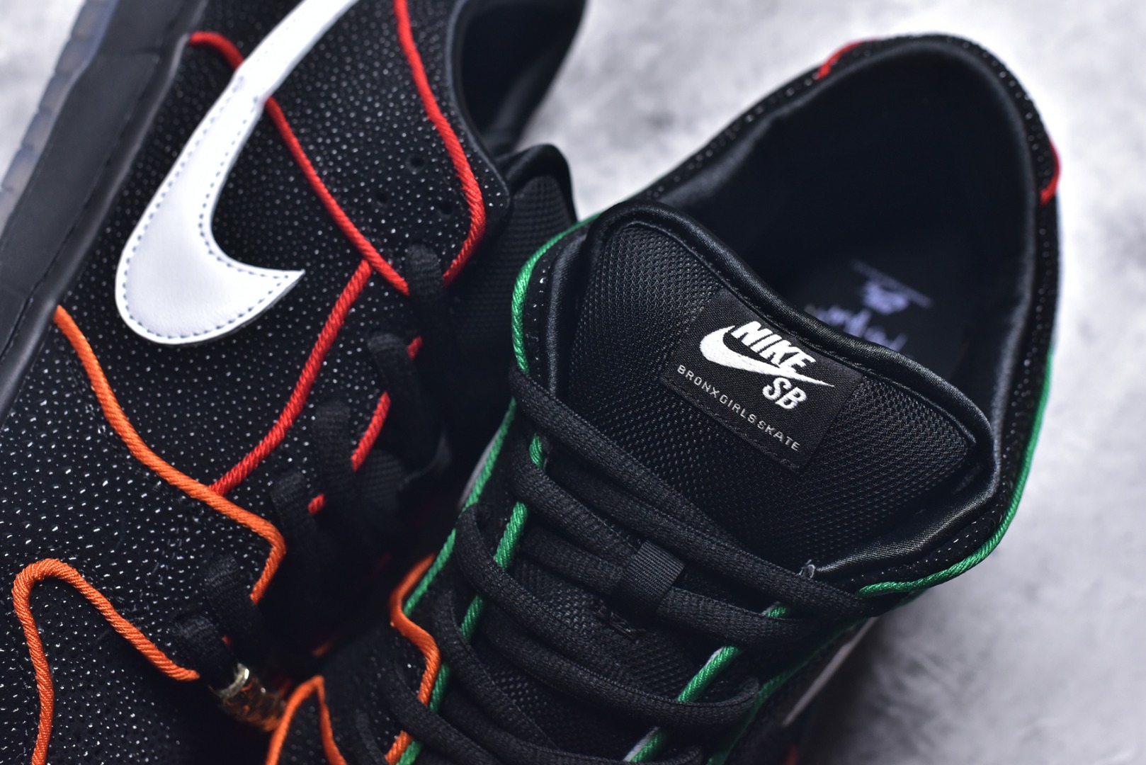 图片[9]-#Bronx Girls Skate x NK Dunk SB Low Pro QS 经典舒适耐磨低帮板鞋 男女同款 黑色 魔鬼鱼鸳鸯 HV1664-001 独家原厂航空铝磨具打磨大底 鞋头坡度极致还原 原盒原配 圈内天花板工艺 原厂冲刀 超高清洁度 全鞋零毛边皮料切割 全套原楦原模倾力打造完美版型 采用原厂百宏鞋带以及原厂百宏织唛舌标 内标可供原厂几率过验 原厂中底布黄色点胶 原厂中底布拉帮走线遵循公司️尺码：36 36.5 37.5 38 38.5 39 40 40.5 41 42 42.5 43 44 44.5 45 46 47.5-选品中心