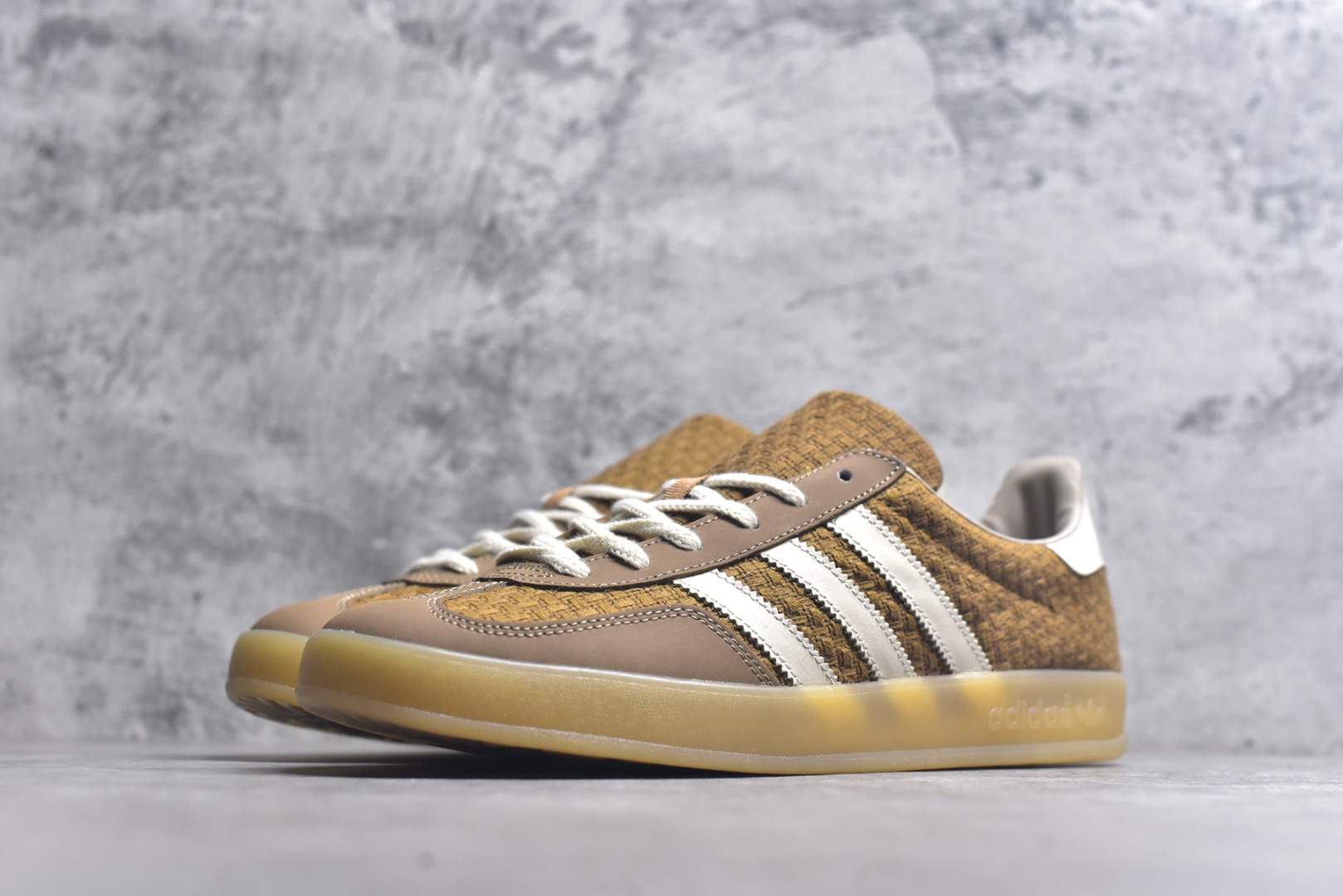 图片[2]-#AD Gazelle Indoor Trainers 羚羊内训系列低帮复古百搭休闲运动德训风板鞋 JR8851 90年代经典的复刻版！自60年代以足球训练鞋面世以来,Gazelle就以其经典设计席卷全球。1991年版本的复刻,再造经典Gazelle。采用皮革打造,搭配浊色细节,让这款经典更加简约。尺码：35.5-46-选品中心