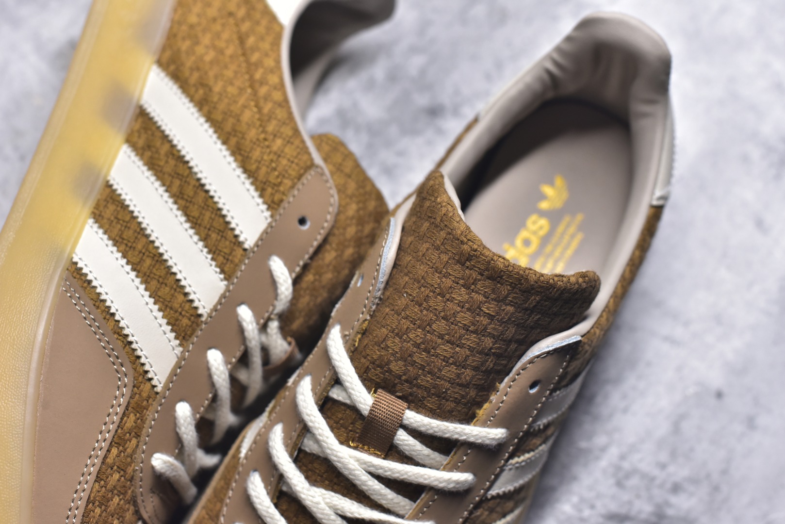 图片[9]-#AD Gazelle Indoor Trainers 羚羊内训系列低帮复古百搭休闲运动德训风板鞋 JR8851 90年代经典的复刻版！自60年代以足球训练鞋面世以来,Gazelle就以其经典设计席卷全球。1991年版本的复刻,再造经典Gazelle。采用皮革打造,搭配浊色细节,让这款经典更加简约。尺码：35.5-46-选品中心