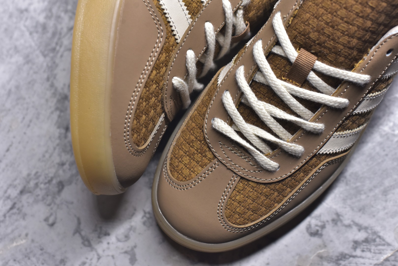 图片[8]-#AD Gazelle Indoor Trainers 羚羊内训系列低帮复古百搭休闲运动德训风板鞋 JR8851 90年代经典的复刻版！自60年代以足球训练鞋面世以来,Gazelle就以其经典设计席卷全球。1991年版本的复刻,再造经典Gazelle。采用皮革打造,搭配浊色细节,让这款经典更加简约。尺码：35.5-46-选品中心