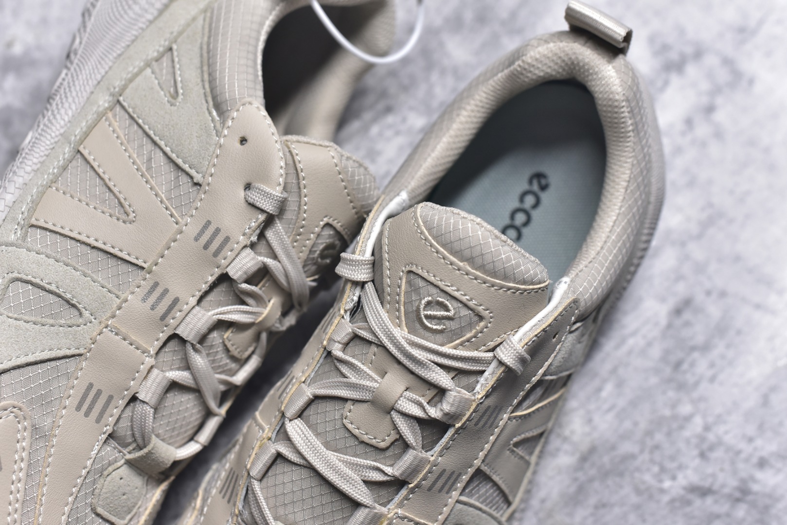 图片[9]-#ECCO 爱步运动鞋 25年新款户外薄底赤足鞋休闲鞋 802434 健步轻巧百搭 全新BIOM LITE系列创新薄底运动鞋 搭配多种材质拼接鞋面 透气舒适，时尚百搭，拓展无限穿搭可能 符合人体工学鞋楦 贴近天然足部形态唤醒运动本能 一体注塑大底 轻盈柔韧 抓地耐磨 大底采用FLUIDFORM™直接注塑科技 贴合脚部曲线，动态分散运动冲击 复古街头 时尚轻盈 畅行无界 女鞋尺码：36 37 38 39 男码 39 40 41 42 43 44 45-选品中心