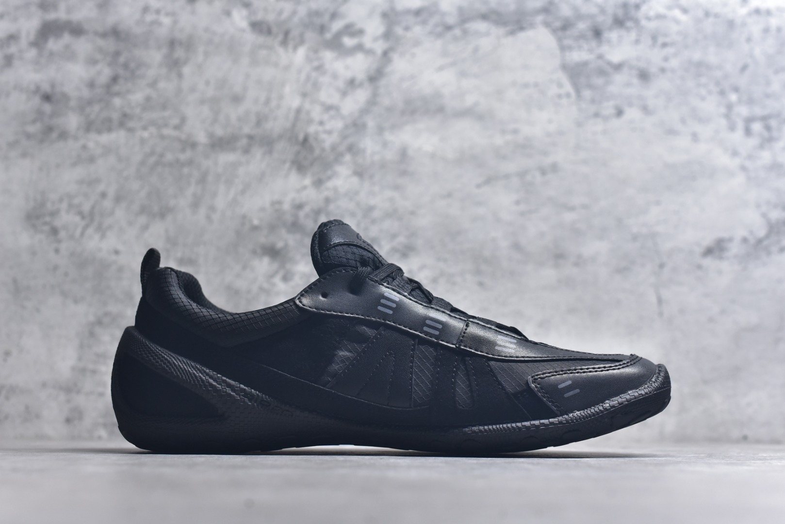 图片[3]-#ECCO 爱步运动鞋 25年新款户外薄底赤足鞋休闲鞋 802434 健步轻巧百搭 全新BIOM LITE系列创新薄底运动鞋 搭配多种材质拼接鞋面 透气舒适，时尚百搭，拓展无限穿搭可能 符合人体工学鞋楦 贴近天然足部形态唤醒运动本能 一体注塑大底 轻盈柔韧 抓地耐磨 大底采用FLUIDFORM™直接注塑科技 贴合脚部曲线，动态分散运动冲击 复古街头 时尚轻盈 畅行无界 女鞋尺码：36 37 38 39 男码 39 40 41 42 43 44 45-选品中心