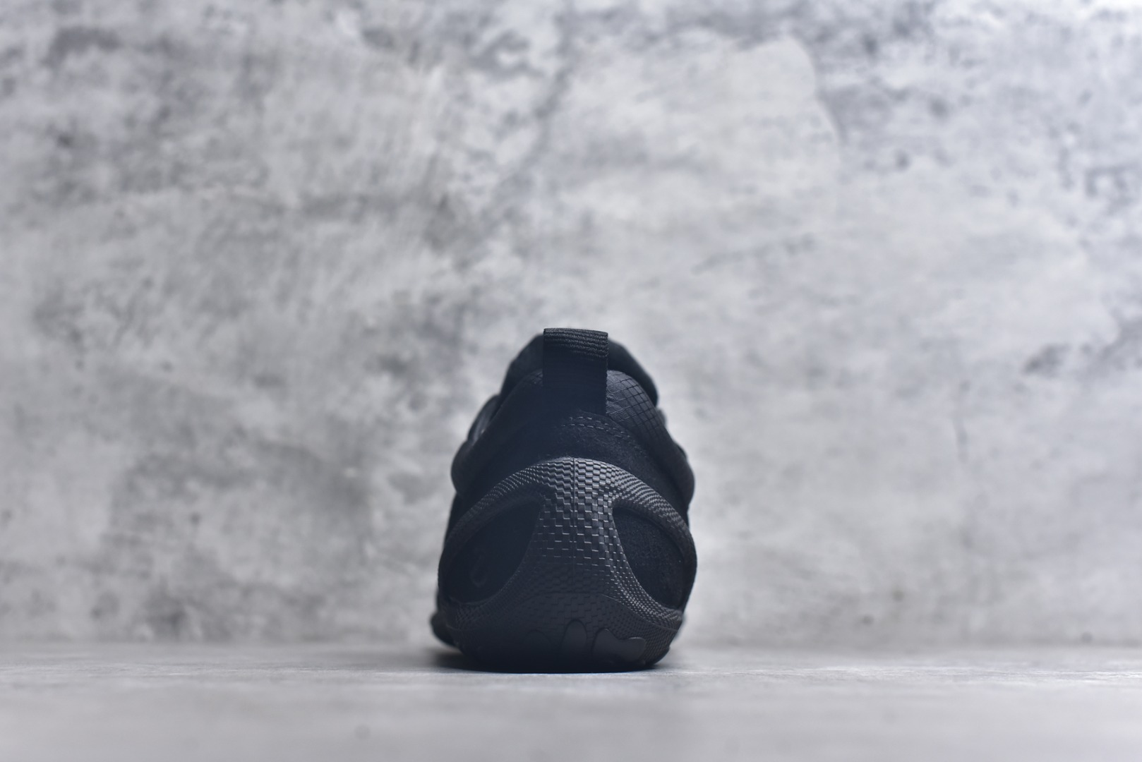 图片[5]-#ECCO 爱步运动鞋 25年新款户外薄底赤足鞋休闲鞋 802434 健步轻巧百搭 全新BIOM LITE系列创新薄底运动鞋 搭配多种材质拼接鞋面 透气舒适，时尚百搭，拓展无限穿搭可能 符合人体工学鞋楦 贴近天然足部形态唤醒运动本能 一体注塑大底 轻盈柔韧 抓地耐磨 大底采用FLUIDFORM™直接注塑科技 贴合脚部曲线，动态分散运动冲击 复古街头 时尚轻盈 畅行无界 女鞋尺码：36 37 38 39 男码 39 40 41 42 43 44 45-选品中心