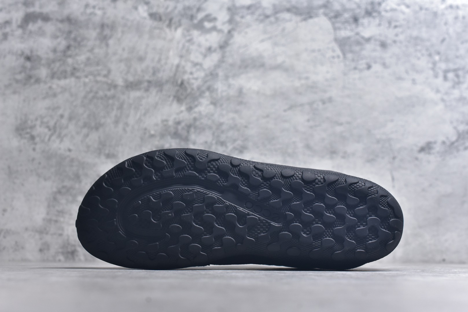 图片[6]-#ECCO 爱步运动鞋 25年新款户外薄底赤足鞋休闲鞋 802434 健步轻巧百搭 全新BIOM LITE系列创新薄底运动鞋 搭配多种材质拼接鞋面 透气舒适，时尚百搭，拓展无限穿搭可能 符合人体工学鞋楦 贴近天然足部形态唤醒运动本能 一体注塑大底 轻盈柔韧 抓地耐磨 大底采用FLUIDFORM™直接注塑科技 贴合脚部曲线，动态分散运动冲击 复古街头 时尚轻盈 畅行无界 女鞋尺码：36 37 38 39 男码 39 40 41 42 43 44 45-选品中心