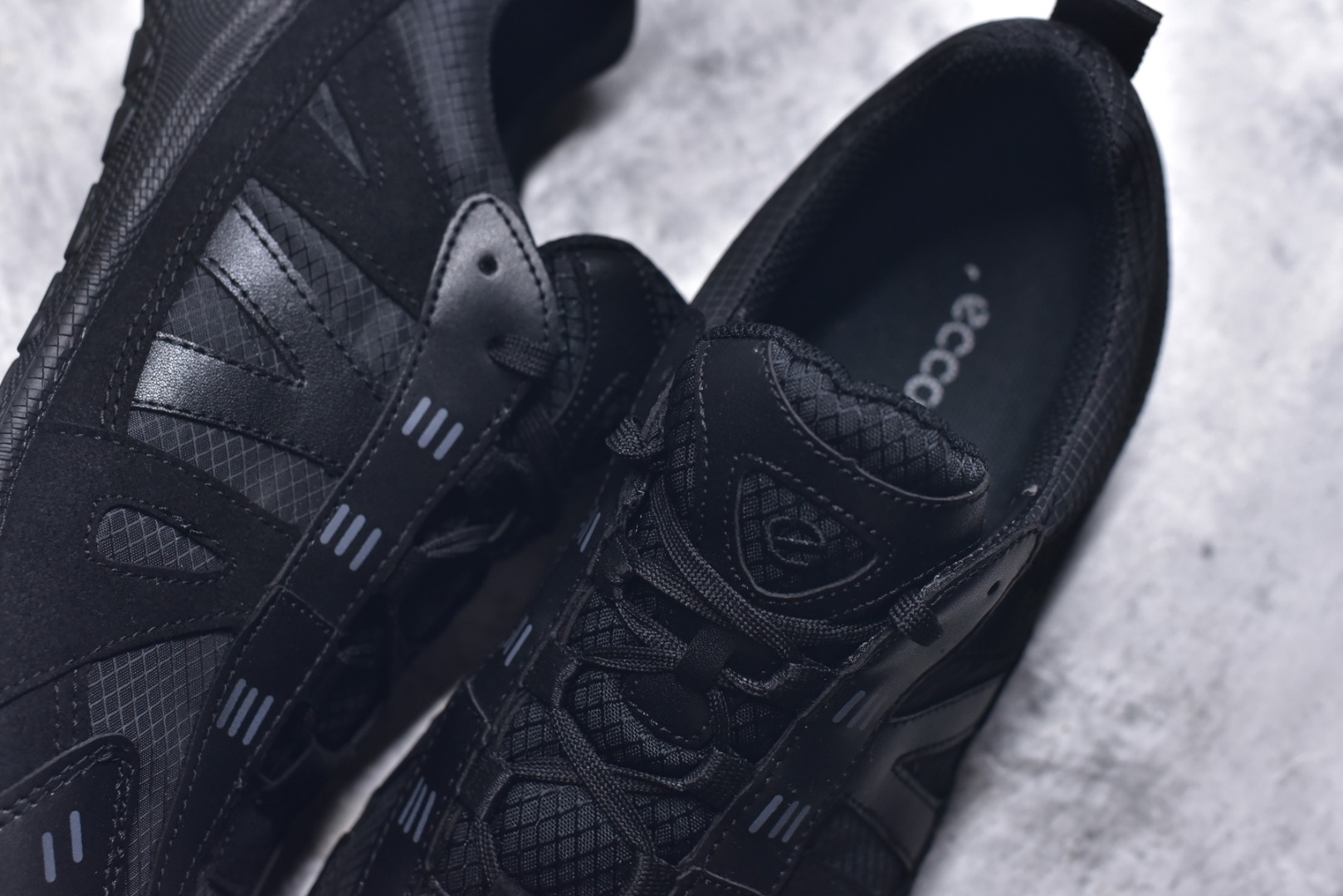 图片[9]-#ECCO 爱步运动鞋 25年新款户外薄底赤足鞋休闲鞋 802434 健步轻巧百搭 全新BIOM LITE系列创新薄底运动鞋 搭配多种材质拼接鞋面 透气舒适，时尚百搭，拓展无限穿搭可能 符合人体工学鞋楦 贴近天然足部形态唤醒运动本能 一体注塑大底 轻盈柔韧 抓地耐磨 大底采用FLUIDFORM™直接注塑科技 贴合脚部曲线，动态分散运动冲击 复古街头 时尚轻盈 畅行无界 女鞋尺码：36 37 38 39 男码 39 40 41 42 43 44 45-选品中心