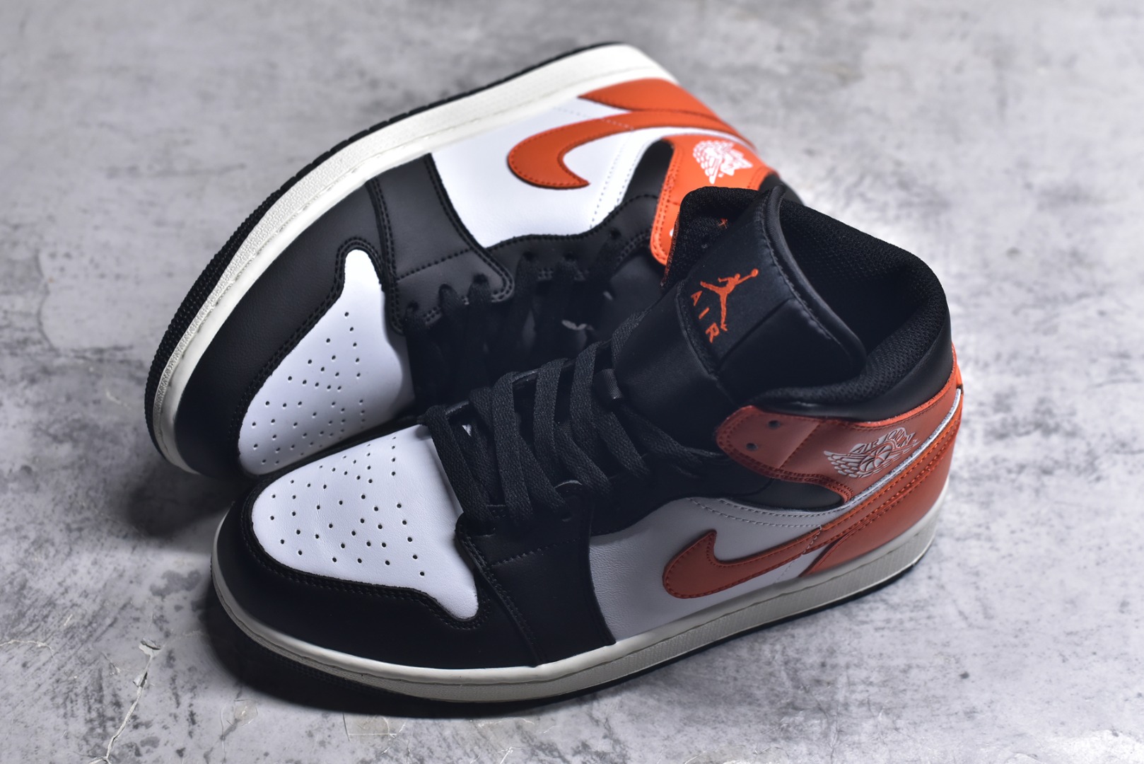 图片[7]-#Air Jordan AJ1 Mid 中帮 黑橙扣碎 DQ8426-801 原厂内置全掌气垫 A模大底 头层小牛皮 鞋舌AJ原厂专用牛津布+AJ专用反口珍珠布+原厂无杂质高弹内里海棉 特殊封边弹力鞋带 全网唯一头层牛皮 原鞋开模 拒绝公底 购置公司同步原材料 原汁原味 忠于原版️尺码：36 36.5 37.5 38 38.5 39 40 40.5 41 42 42.5 43 44 44.5 45 46-选品中心