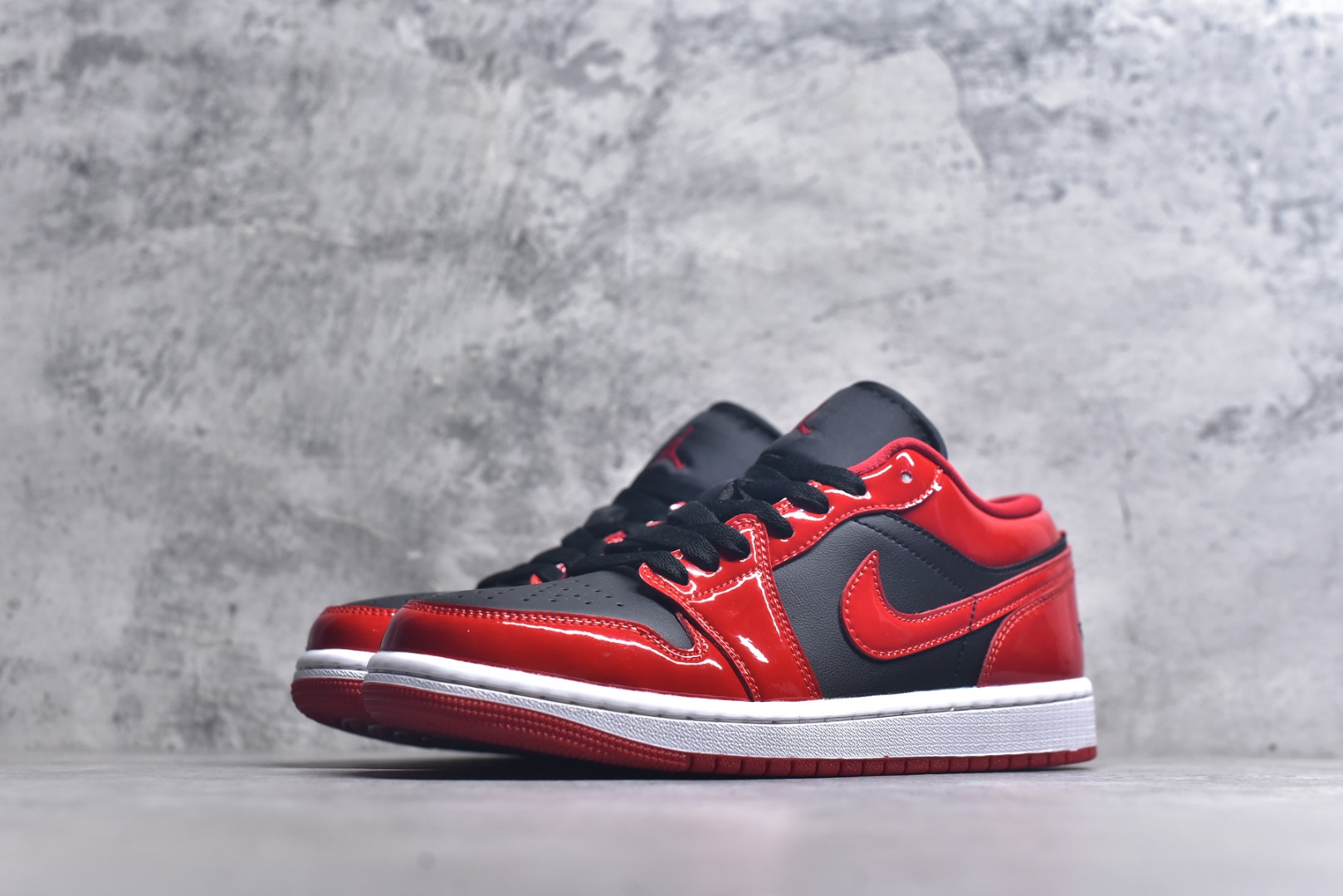 图片[2]-#Air Jordan AJ1 Low 低帮 HV4089-006 全新流水线出品 DT版本唯一平替选择 市场第二梯队最强版 全部原鞋开发 原楦原纸板开发 全鞋电脑针车 原厂内置全掌气垫 原盒内在原标 唯一Zp原版鞋带绑法 免检产品 全新2022版型 全头层皮料 完美零毛边处理 原厂配置全掌气垫 价格定位良心 几十个配色陆续出货 实拍调校N版已经零色差零失真 百分百还原实物色彩所见即所得 不存在货不对板色差等低级问题 选购参考实物拍摄 不混卖不参货 只用心做好货严格选品 承诺混一赔十 尺码：36 36.5 37.5 38 38.5 39 40 40.5 41 42 42.5 43 44 44.5 45 46-选品中心