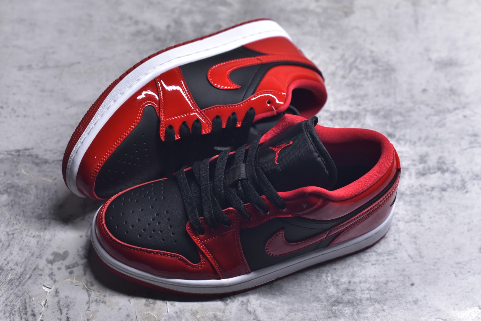 图片[7]-#Air Jordan AJ1 Low 低帮 HV4089-006 全新流水线出品 DT版本唯一平替选择 市场第二梯队最强版 全部原鞋开发 原楦原纸板开发 全鞋电脑针车 原厂内置全掌气垫 原盒内在原标 唯一Zp原版鞋带绑法 免检产品 全新2022版型 全头层皮料 完美零毛边处理 原厂配置全掌气垫 价格定位良心 几十个配色陆续出货 实拍调校N版已经零色差零失真 百分百还原实物色彩所见即所得 不存在货不对板色差等低级问题 选购参考实物拍摄 不混卖不参货 只用心做好货严格选品 承诺混一赔十 尺码：36 36.5 37.5 38 38.5 39 40 40.5 41 42 42.5 43 44 44.5 45 46-选品中心