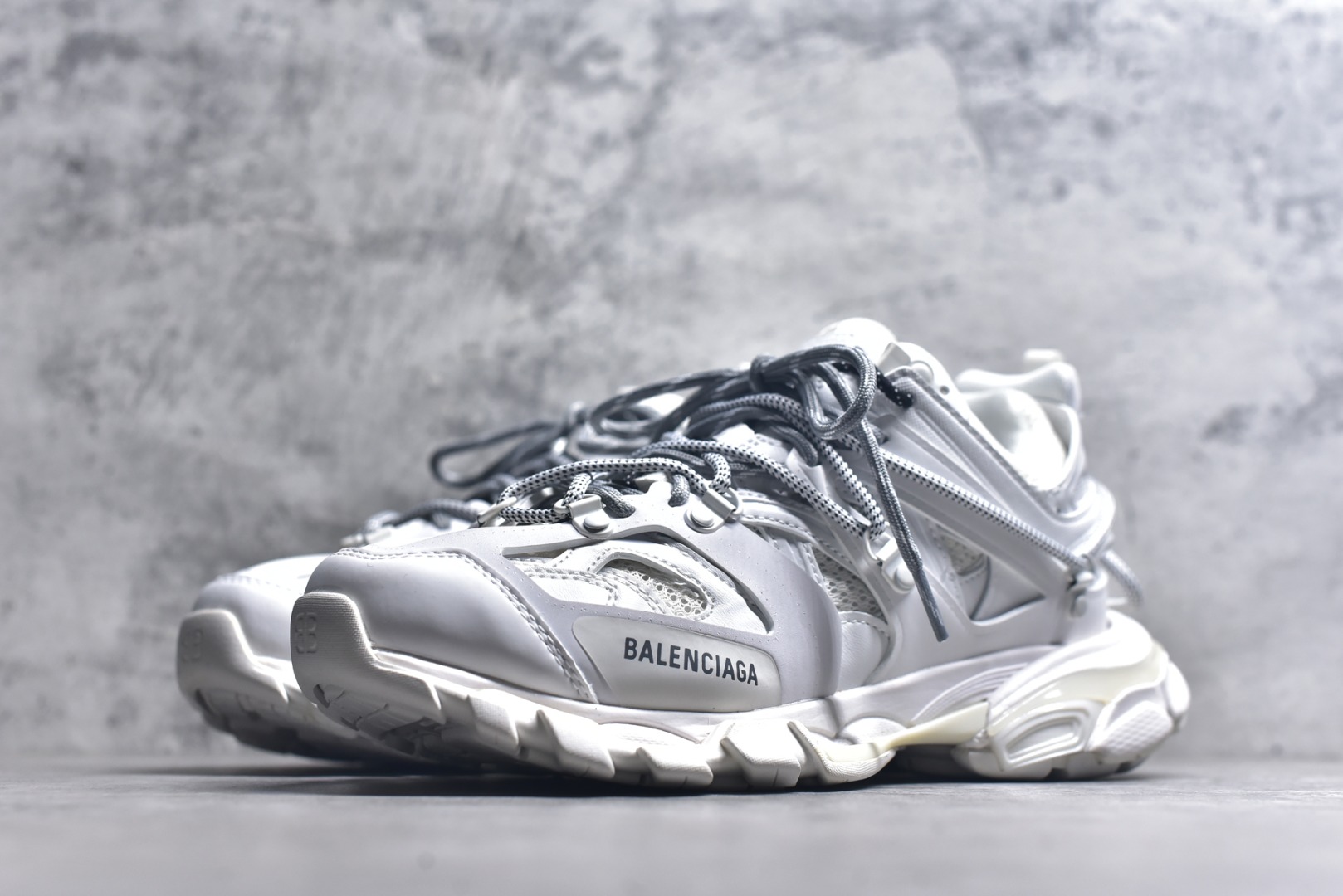 图片[2]-#Balenciaga 巴黎世家3.0低帮老爹鞋 定制巴黎世家 Balenciaga3.0 Track.2 Open Sneaker 巴黎世家3.0 三代户外概念鞋 #鞋面采用176块部件组成 ,整双鞋子从头到尾难度极高 。原鞋购入时在开版方面耗时一个多月，里里外外已攻破任何细节部位 韩国订单需求 无可挑剔。货号：800590 WTRHK 9050 尺码：35 36 37 38 39 40 41 42 43 44 45 46-选品中心