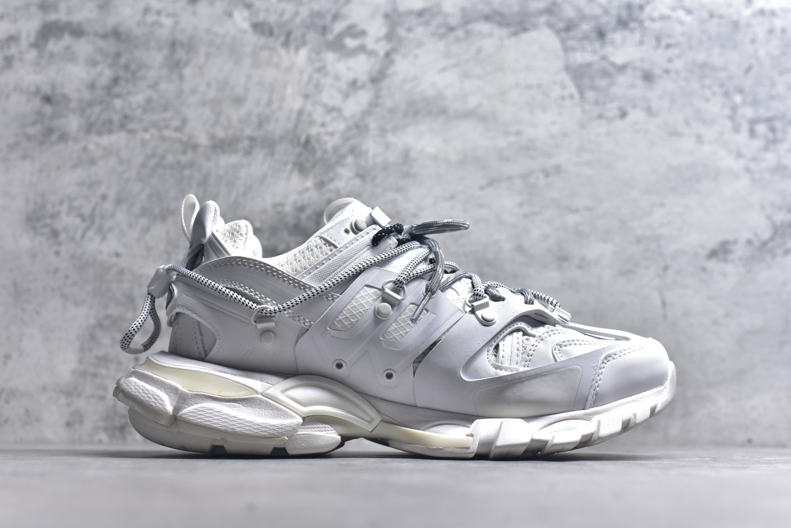 图片[3]-#Balenciaga 巴黎世家3.0低帮老爹鞋 定制巴黎世家 Balenciaga3.0 Track.2 Open Sneaker 巴黎世家3.0 三代户外概念鞋 #鞋面采用176块部件组成 ,整双鞋子从头到尾难度极高 。原鞋购入时在开版方面耗时一个多月，里里外外已攻破任何细节部位 韩国订单需求 无可挑剔。货号：800590 WTRHK 9050 尺码：35 36 37 38 39 40 41 42 43 44 45 46-选品中心