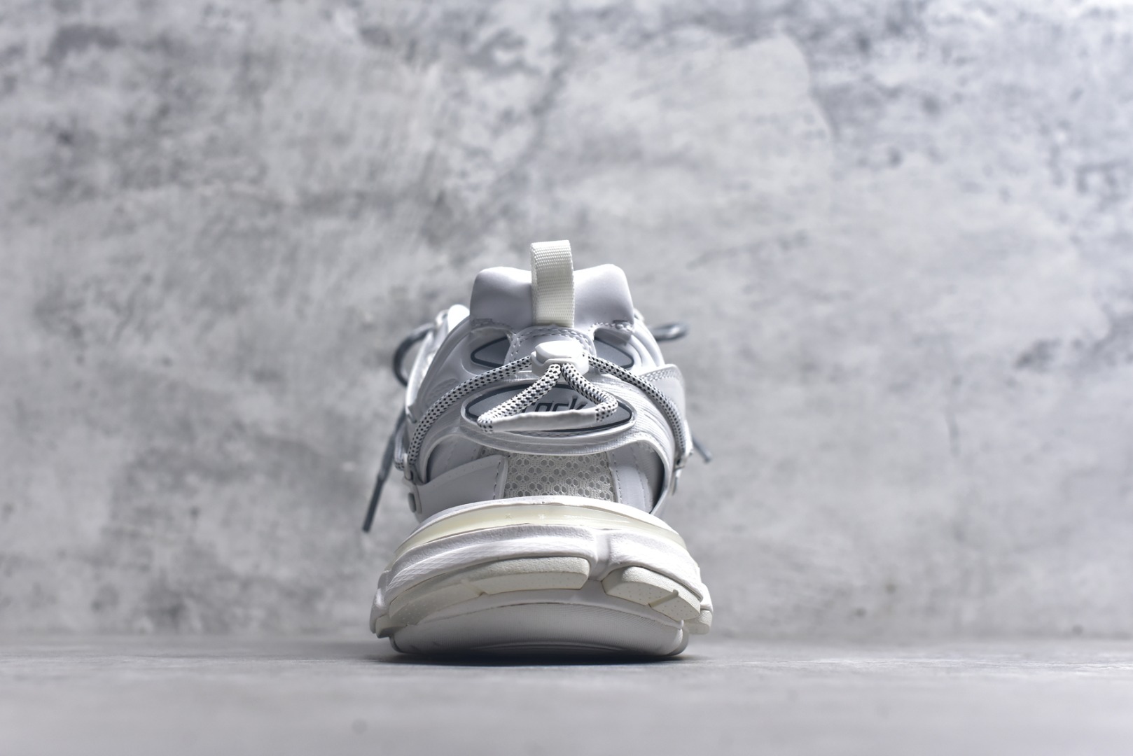 图片[5]-#Balenciaga 巴黎世家3.0低帮老爹鞋 定制巴黎世家 Balenciaga3.0 Track.2 Open Sneaker 巴黎世家3.0 三代户外概念鞋 #鞋面采用176块部件组成 ,整双鞋子从头到尾难度极高 。原鞋购入时在开版方面耗时一个多月，里里外外已攻破任何细节部位 韩国订单需求 无可挑剔。货号：800590 WTRHK 9050 尺码：35 36 37 38 39 40 41 42 43 44 45 46-选品中心