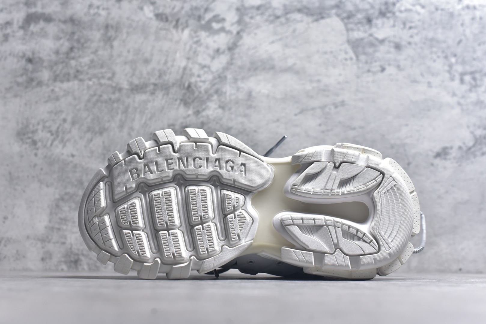 图片[6]-#Balenciaga 巴黎世家3.0低帮老爹鞋 定制巴黎世家 Balenciaga3.0 Track.2 Open Sneaker 巴黎世家3.0 三代户外概念鞋 #鞋面采用176块部件组成 ,整双鞋子从头到尾难度极高 。原鞋购入时在开版方面耗时一个多月，里里外外已攻破任何细节部位 韩国订单需求 无可挑剔。货号：800590 WTRHK 9050 尺码：35 36 37 38 39 40 41 42 43 44 45 46-选品中心