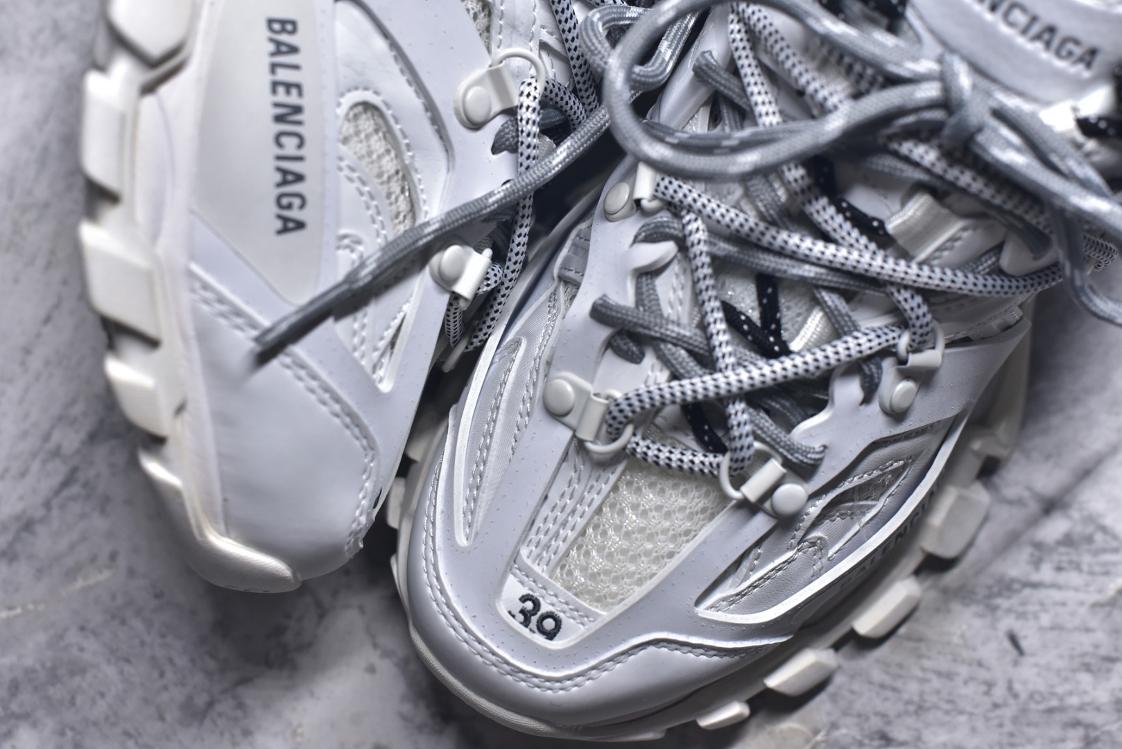 图片[8]-#Balenciaga 巴黎世家3.0低帮老爹鞋 定制巴黎世家 Balenciaga3.0 Track.2 Open Sneaker 巴黎世家3.0 三代户外概念鞋 #鞋面采用176块部件组成 ,整双鞋子从头到尾难度极高 。原鞋购入时在开版方面耗时一个多月，里里外外已攻破任何细节部位 韩国订单需求 无可挑剔。货号：800590 WTRHK 9050 尺码：35 36 37 38 39 40 41 42 43 44 45 46-选品中心