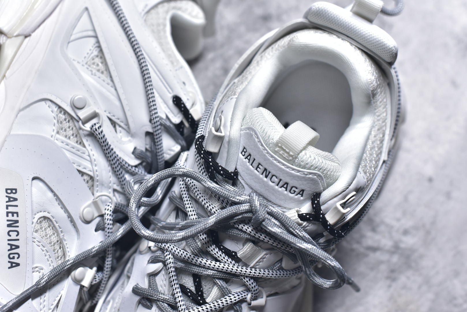 图片[9]-#Balenciaga 巴黎世家3.0低帮老爹鞋 定制巴黎世家 Balenciaga3.0 Track.2 Open Sneaker 巴黎世家3.0 三代户外概念鞋 #鞋面采用176块部件组成 ,整双鞋子从头到尾难度极高 。原鞋购入时在开版方面耗时一个多月，里里外外已攻破任何细节部位 韩国订单需求 无可挑剔。货号：800590 WTRHK 9050 尺码：35 36 37 38 39 40 41 42 43 44 45 46-选品中心