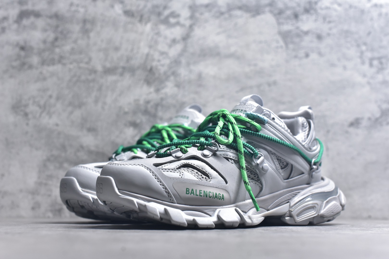 图片[2]-#Balenciaga 巴黎世家3.0低帮老爹鞋 定制巴黎世家 Balenciaga3.0 Track.2 Open Sneaker 巴黎世家3.0 三代户外概念鞋 #鞋面采用176块部件组成 ,整双鞋子从头到尾难度极高 。原鞋购入时在开版方面耗时一个多月，里里外外已攻破任何细节部位 韩国订单需求 无可挑剔。货号：800590 WTRHK 1340 尺码：35 36 37 38 39 40 41 42 43 44 45 46-选品中心