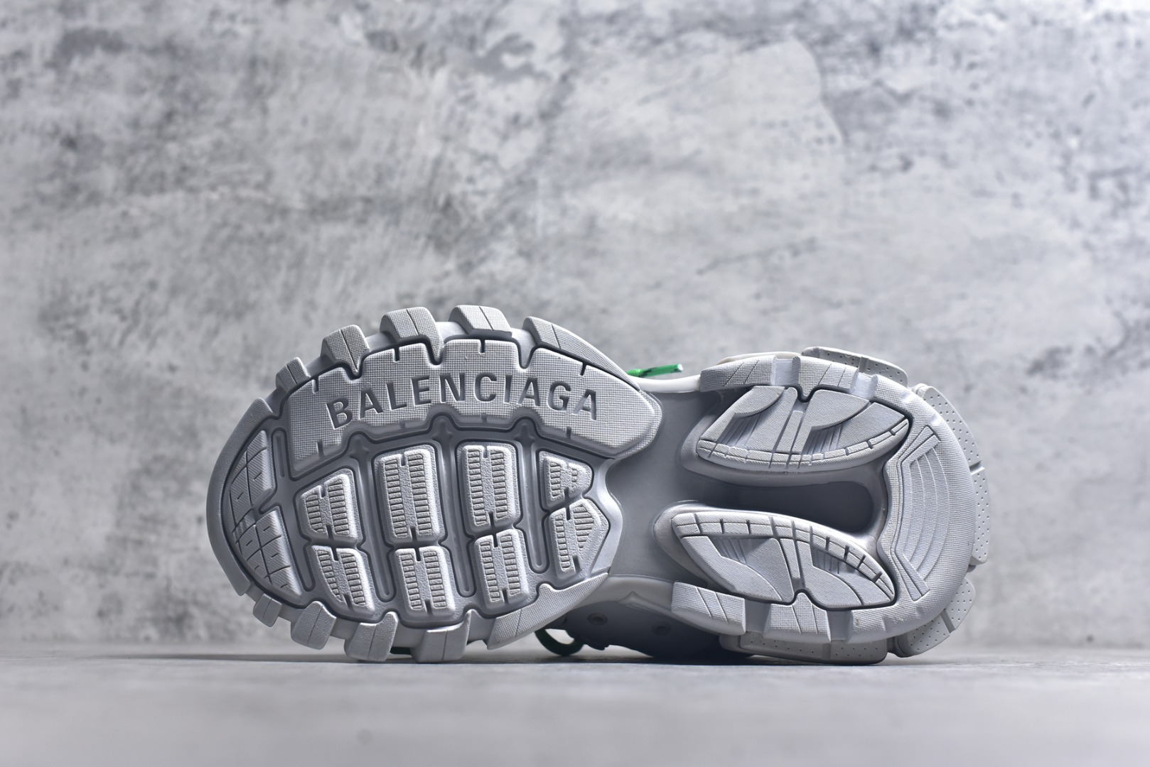 图片[6]-#Balenciaga 巴黎世家3.0低帮老爹鞋 定制巴黎世家 Balenciaga3.0 Track.2 Open Sneaker 巴黎世家3.0 三代户外概念鞋 #鞋面采用176块部件组成 ,整双鞋子从头到尾难度极高 。原鞋购入时在开版方面耗时一个多月，里里外外已攻破任何细节部位 韩国订单需求 无可挑剔。货号：800590 WTRHK 1340 尺码：35 36 37 38 39 40 41 42 43 44 45 46-选品中心