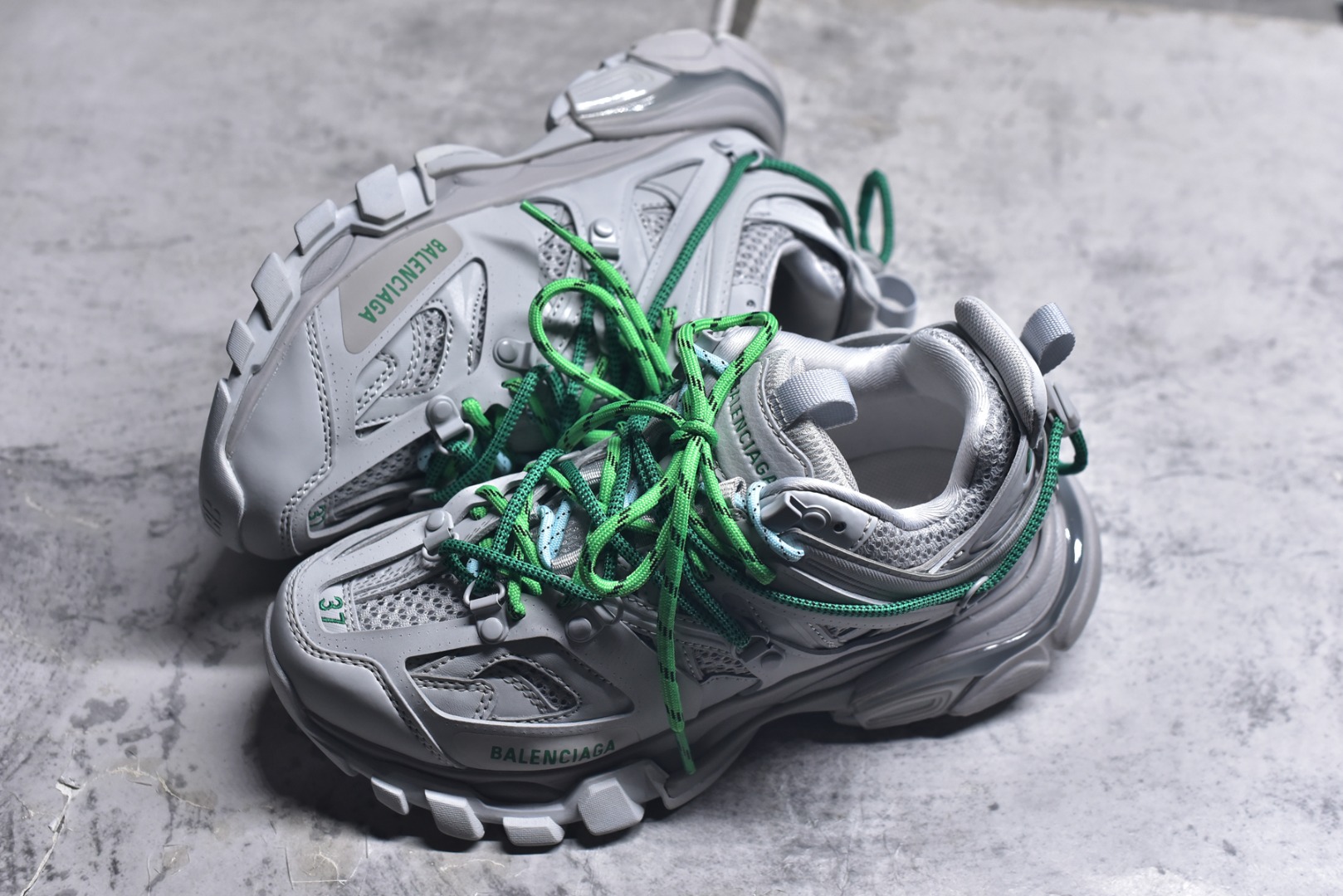 图片[7]-#Balenciaga 巴黎世家3.0低帮老爹鞋 定制巴黎世家 Balenciaga3.0 Track.2 Open Sneaker 巴黎世家3.0 三代户外概念鞋 #鞋面采用176块部件组成 ,整双鞋子从头到尾难度极高 。原鞋购入时在开版方面耗时一个多月，里里外外已攻破任何细节部位 韩国订单需求 无可挑剔。货号：800590 WTRHK 1340 尺码：35 36 37 38 39 40 41 42 43 44 45 46-选品中心