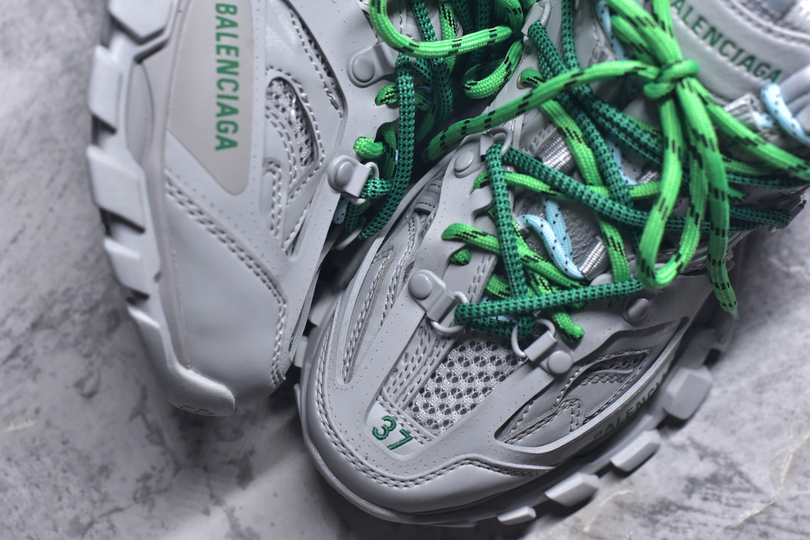 图片[8]-#Balenciaga 巴黎世家3.0低帮老爹鞋 定制巴黎世家 Balenciaga3.0 Track.2 Open Sneaker 巴黎世家3.0 三代户外概念鞋 #鞋面采用176块部件组成 ,整双鞋子从头到尾难度极高 。原鞋购入时在开版方面耗时一个多月，里里外外已攻破任何细节部位 韩国订单需求 无可挑剔。货号：800590 WTRHK 1340 尺码：35 36 37 38 39 40 41 42 43 44 45 46-选品中心