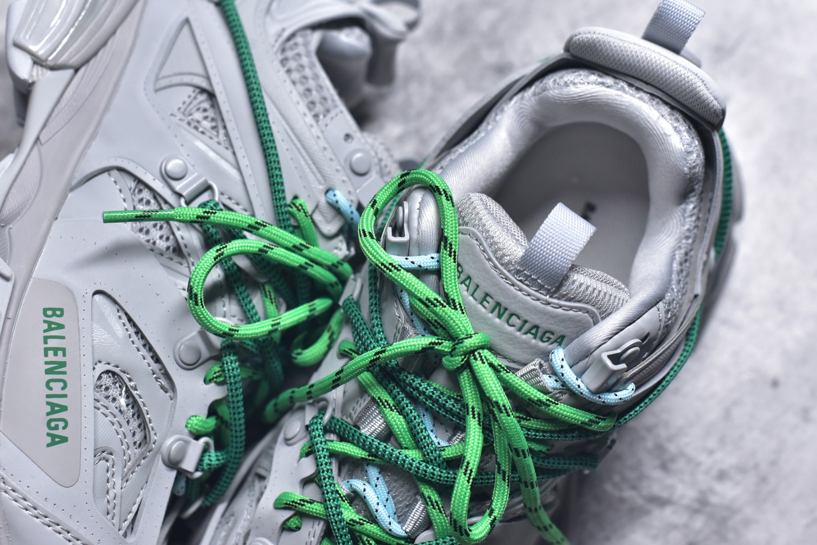 图片[9]-#Balenciaga 巴黎世家3.0低帮老爹鞋 定制巴黎世家 Balenciaga3.0 Track.2 Open Sneaker 巴黎世家3.0 三代户外概念鞋 #鞋面采用176块部件组成 ,整双鞋子从头到尾难度极高 。原鞋购入时在开版方面耗时一个多月，里里外外已攻破任何细节部位 韩国订单需求 无可挑剔。货号：800590 WTRHK 1340 尺码：35 36 37 38 39 40 41 42 43 44 45 46-选品中心