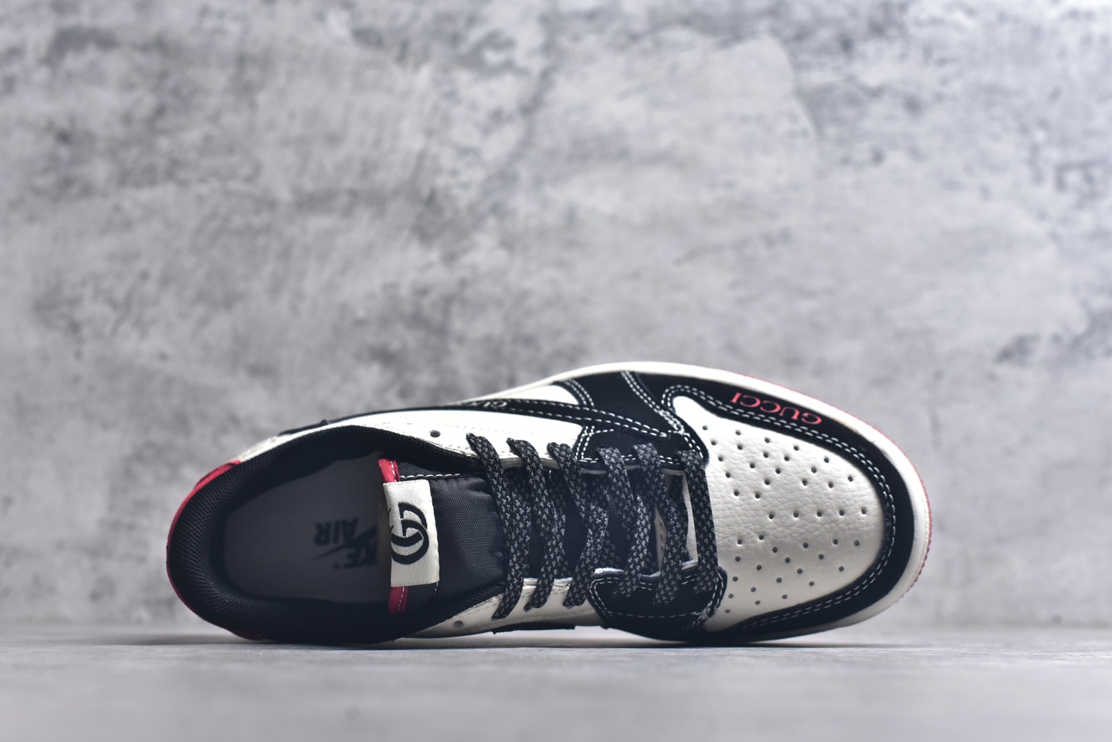 图片[4]-#海外爆款限量发售！ Travis Scott x Jordan 1 Low “古驰联名——米黑红拼接” 高端定制 乔丹倒勾低帮休闲板鞋 大厂纯原品质出货 纯正版型 定制鞋盒 皮料切割干净无任何毛边 细节完美 超高清洁度 货号：XS2024-DF2 尺码：36 36.5 37.5 38 38.5 39 40 40.5 41 42 42.5 43 44 44.5 45-选品中心