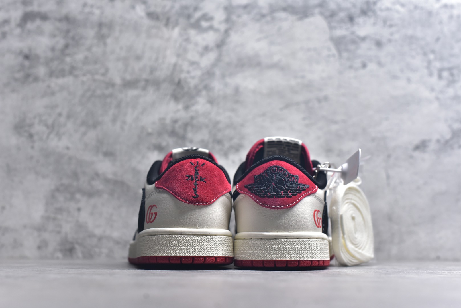 图片[5]-#海外爆款限量发售！ Travis Scott x Jordan 1 Low “古驰联名——米黑红拼接” 高端定制 乔丹倒勾低帮休闲板鞋 大厂纯原品质出货 纯正版型 定制鞋盒 皮料切割干净无任何毛边 细节完美 超高清洁度 货号：XS2024-DF2 尺码：36 36.5 37.5 38 38.5 39 40 40.5 41 42 42.5 43 44 44.5 45-选品中心