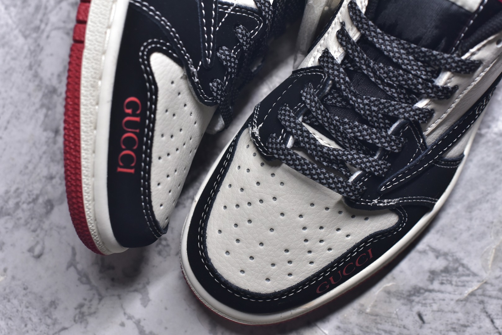 图片[8]-#海外爆款限量发售！ Travis Scott x Jordan 1 Low “古驰联名——米黑红拼接” 高端定制 乔丹倒勾低帮休闲板鞋 大厂纯原品质出货 纯正版型 定制鞋盒 皮料切割干净无任何毛边 细节完美 超高清洁度 货号：XS2024-DF2 尺码：36 36.5 37.5 38 38.5 39 40 40.5 41 42 42.5 43 44 44.5 45-选品中心