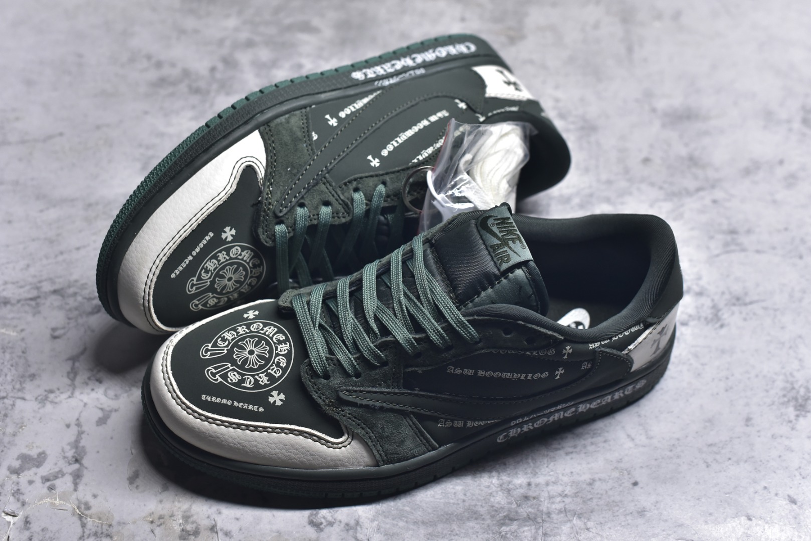 图片[7]-#Travis Scott x Fragment Design x Air Jordan 1 Low OG SP 乔1 克罗心联名 深军绿 低帮文化休闲板鞋 XS2024-029 #多方联名合作融合了Travis Scott 独特的音乐风格，藤原浩个性的设计风格以及Jordan品牌的经典元素 使其成为一双具有独特身份和价值的鞋子 清新而立体的外观加上联名标识更突出了其独特身份 这种配色方案显示出活力和时尚感 在视觉上引人注目 鞋身的质感和细腻的细节处理使其显得高端而格调十足 这款“倒钩”联名是设计与创意完美结合 融合多方的个性风格是一款备受瞩目的潮流鞋款 尺码：36 36.5 37.5 38 38.5 39 40 40.5 41 42 42.5 43 44 44.5 45 9.E5-选品中心