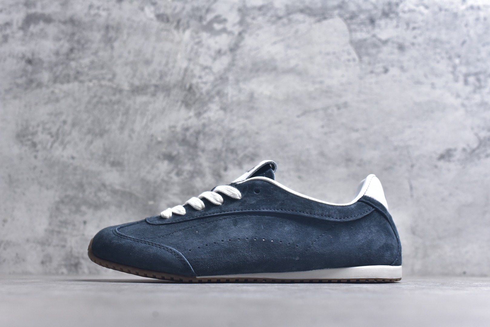 #Alo Yoga Sunset Sneaker 徳训生活休闲鞋 深蓝 尺码：36 36.5 37 37.5 38 38.5 39 40 41 41.5 42 42.5 43 44 45 9.D4-选品中心