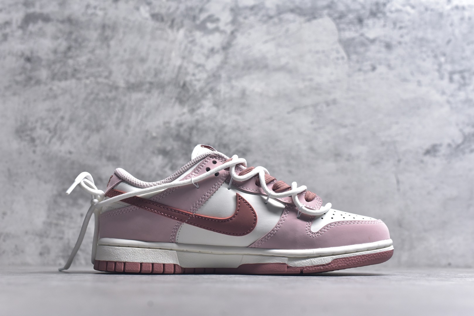 图片[3]-#Nike Dunk Low Retro ‘DIY高端定制’耐克 低帮休闲运动板鞋 原装头层材料 用料绝不含糊 独家版型蒸餾加工帶來的是更好的视觉和脚感体验 清洁度 电绣工艺 皮料切割干净无任何毛边 细节完美 货号：PC0528-105 尺码：35.5 36 36.5 37.5 38 38.5 39 40-选品中心