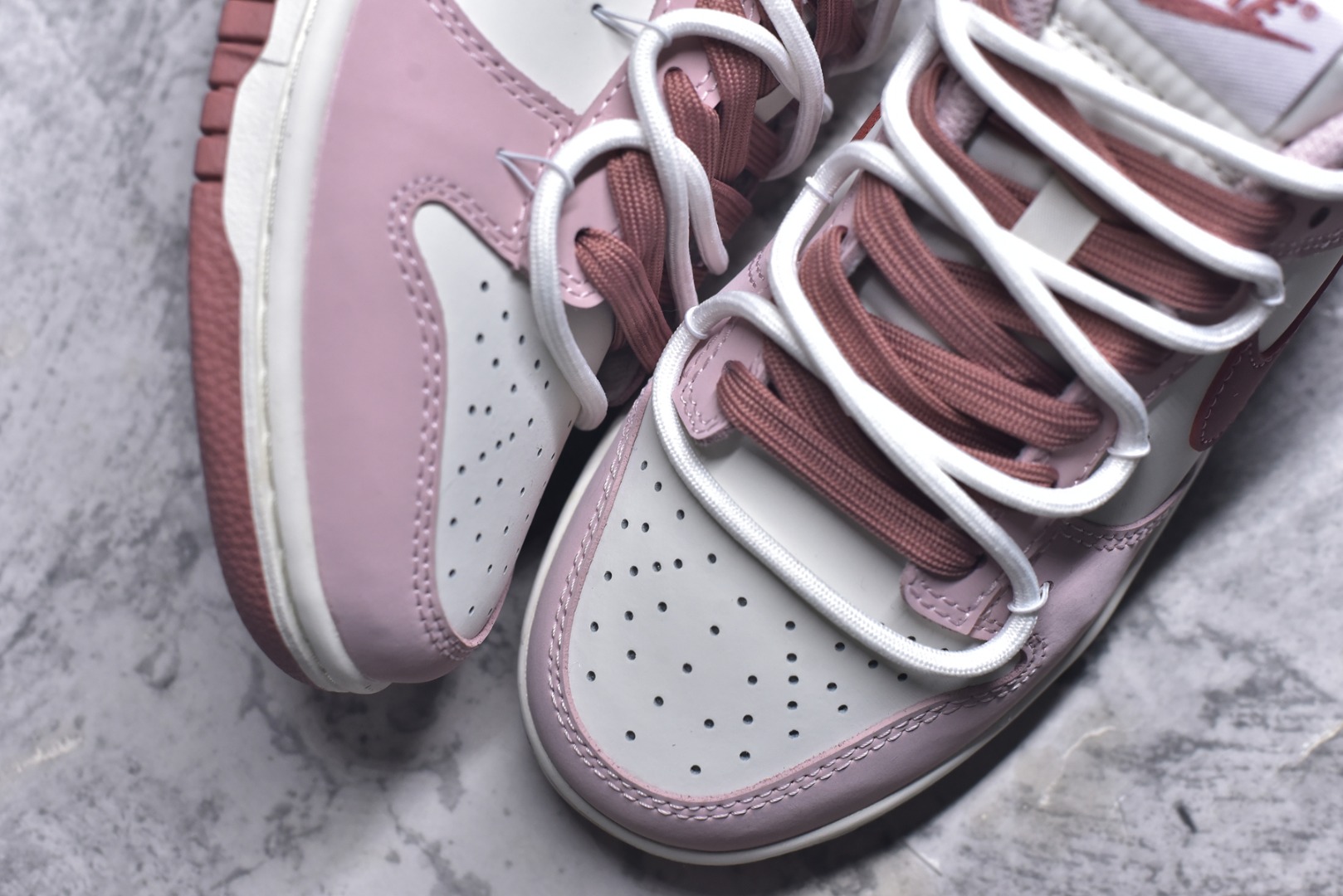 图片[8]-#Nike Dunk Low Retro ‘DIY高端定制’耐克 低帮休闲运动板鞋 原装头层材料 用料绝不含糊 独家版型蒸餾加工帶來的是更好的视觉和脚感体验 清洁度 电绣工艺 皮料切割干净无任何毛边 细节完美 货号：PC0528-105 尺码：35.5 36 36.5 37.5 38 38.5 39 40-选品中心