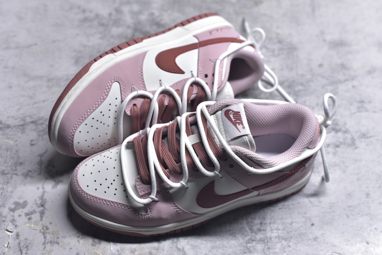 图片[7]-#Nike Dunk Low Retro ‘DIY高端定制’耐克 低帮休闲运动板鞋 原装头层材料 用料绝不含糊 独家版型蒸餾加工帶來的是更好的视觉和脚感体验 清洁度 电绣工艺 皮料切割干净无任何毛边 细节完美 货号：PC0528-105 尺码：35.5 36 36.5 37.5 38 38.5 39 40-选品中心