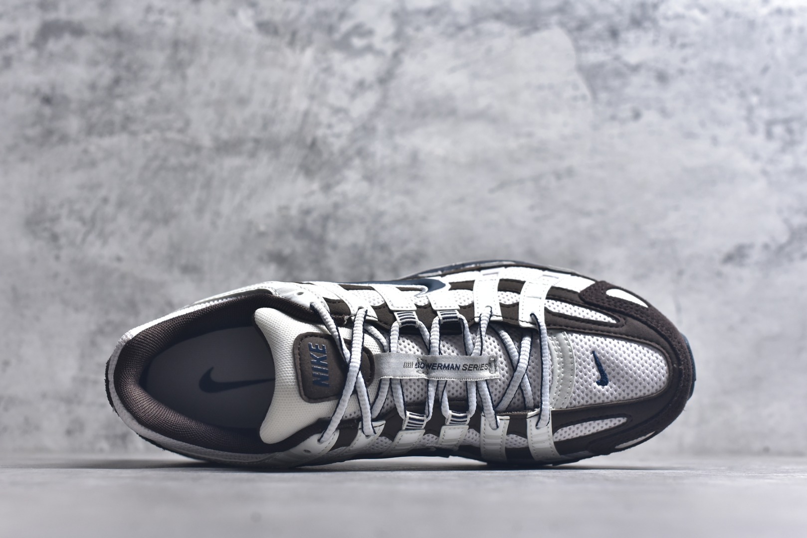 图片[4]-#NK P-6000 系列低帮复古老爹风休闲运动舒适慢跑鞋 HV8972-001 购入原鞋原装纸板楦头开发 独家私模四层组合大底 市场唯一正确版本 良心定价 新配色陆续出货 进口三文治网面 融合 Pegasus 过往运动鞋设计 助力 21 世纪早期跑步运动跃升时尚新高度 采用透气网眼布、运动风格线条和耐穿覆面 兼具吸睛外观和舒适感受 中底泡绵以田径赛道为灵感 打造厚实设计 缔造出众缓震性能 尺码：36 36.5 37.5 38 38.5 39 40 40.5 41 42 42.5 43 44 44.5 45-选品中心