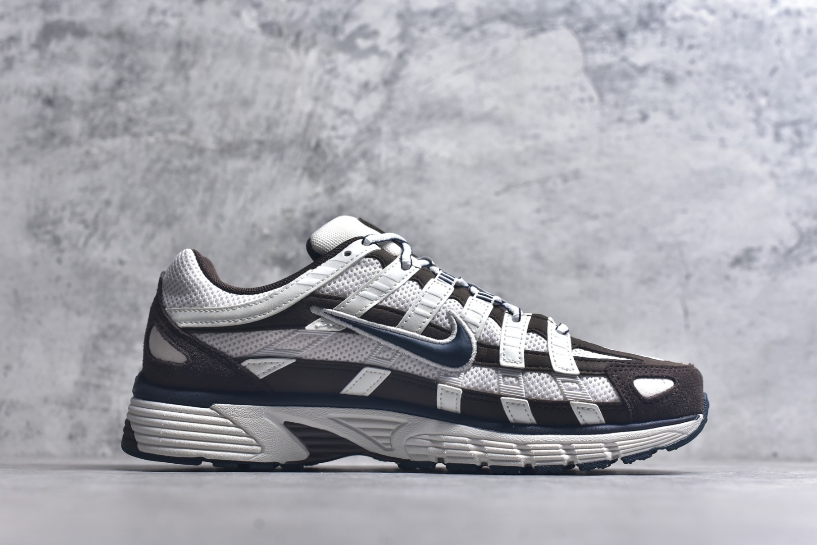 图片[3]-#NK P-6000 系列低帮复古老爹风休闲运动舒适慢跑鞋 HV8972-001 购入原鞋原装纸板楦头开发 独家私模四层组合大底 市场唯一正确版本 良心定价 新配色陆续出货 进口三文治网面 融合 Pegasus 过往运动鞋设计 助力 21 世纪早期跑步运动跃升时尚新高度 采用透气网眼布、运动风格线条和耐穿覆面 兼具吸睛外观和舒适感受 中底泡绵以田径赛道为灵感 打造厚实设计 缔造出众缓震性能 尺码：36 36.5 37.5 38 38.5 39 40 40.5 41 42 42.5 43 44 44.5 45-选品中心