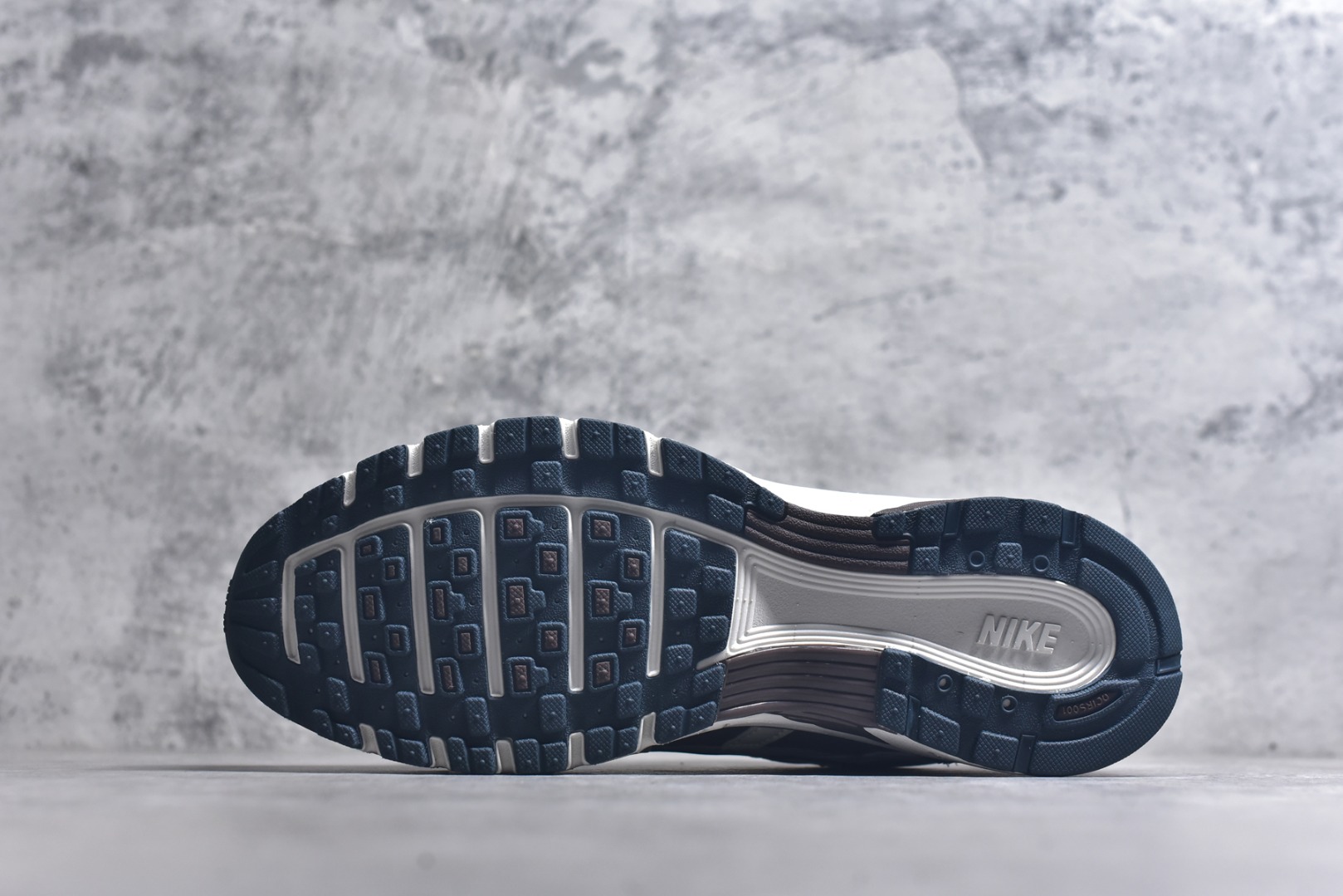 图片[6]-#NK P-6000 系列低帮复古老爹风休闲运动舒适慢跑鞋 HV8972-001 购入原鞋原装纸板楦头开发 独家私模四层组合大底 市场唯一正确版本 良心定价 新配色陆续出货 进口三文治网面 融合 Pegasus 过往运动鞋设计 助力 21 世纪早期跑步运动跃升时尚新高度 采用透气网眼布、运动风格线条和耐穿覆面 兼具吸睛外观和舒适感受 中底泡绵以田径赛道为灵感 打造厚实设计 缔造出众缓震性能 尺码：36 36.5 37.5 38 38.5 39 40 40.5 41 42 42.5 43 44 44.5 45-选品中心