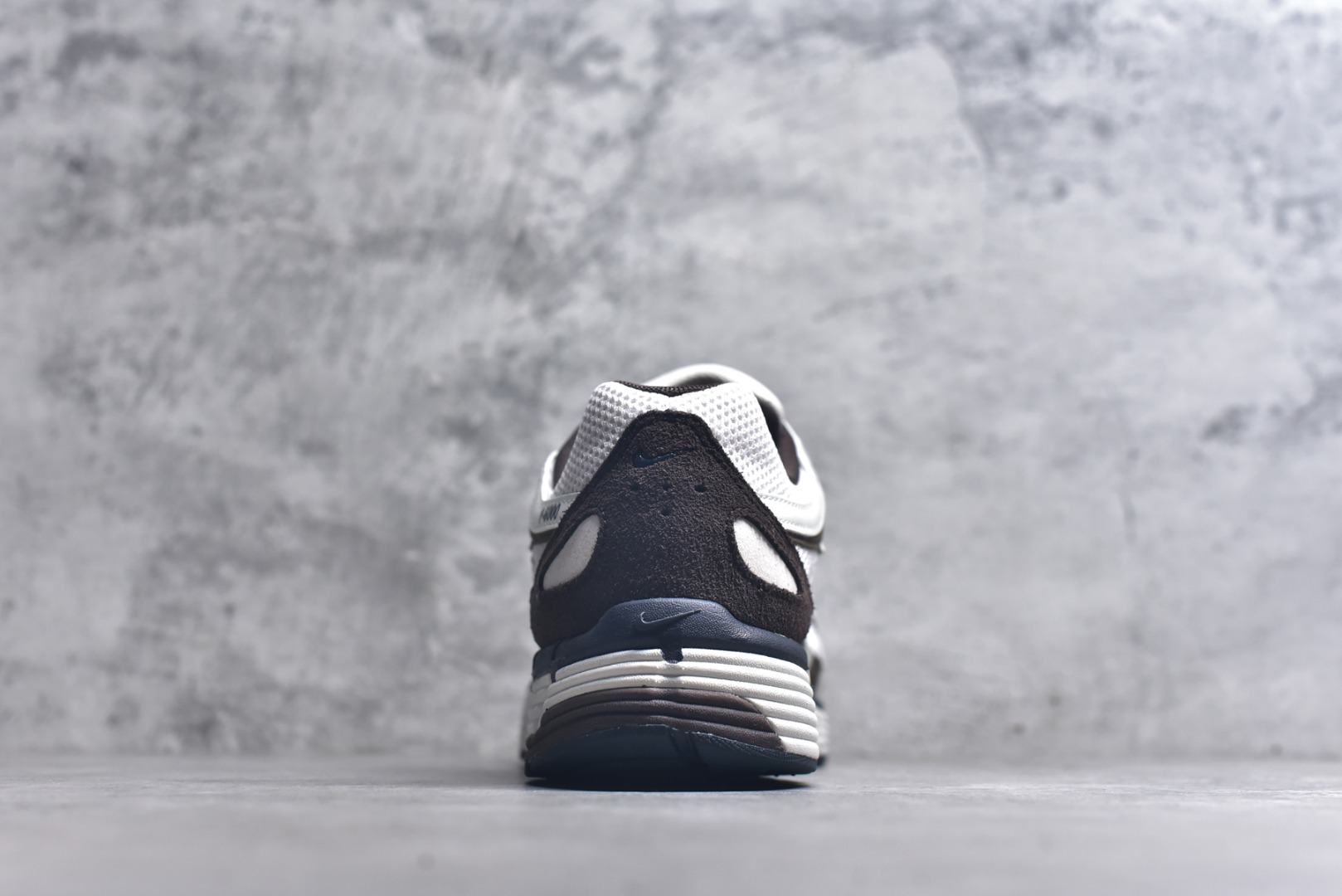 图片[5]-#NK P-6000 系列低帮复古老爹风休闲运动舒适慢跑鞋 HV8972-001 购入原鞋原装纸板楦头开发 独家私模四层组合大底 市场唯一正确版本 良心定价 新配色陆续出货 进口三文治网面 融合 Pegasus 过往运动鞋设计 助力 21 世纪早期跑步运动跃升时尚新高度 采用透气网眼布、运动风格线条和耐穿覆面 兼具吸睛外观和舒适感受 中底泡绵以田径赛道为灵感 打造厚实设计 缔造出众缓震性能 尺码：36 36.5 37.5 38 38.5 39 40 40.5 41 42 42.5 43 44 44.5 45-选品中心