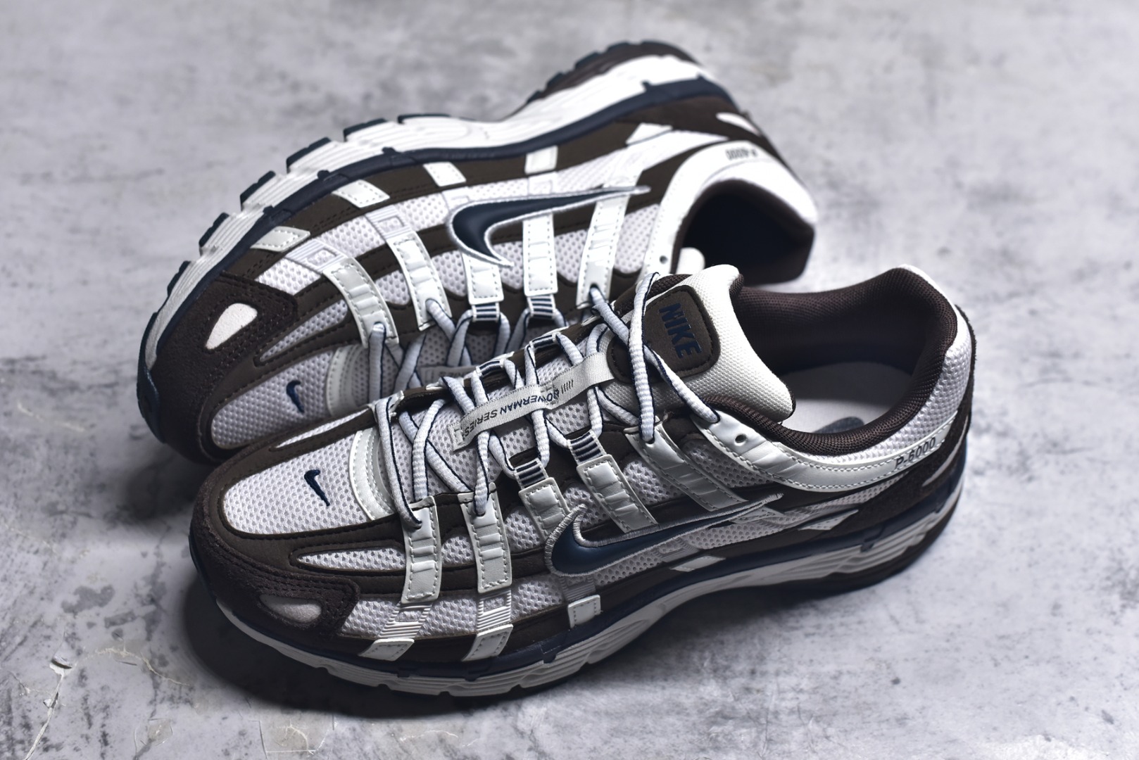 图片[7]-#NK P-6000 系列低帮复古老爹风休闲运动舒适慢跑鞋 HV8972-001 购入原鞋原装纸板楦头开发 独家私模四层组合大底 市场唯一正确版本 良心定价 新配色陆续出货 进口三文治网面 融合 Pegasus 过往运动鞋设计 助力 21 世纪早期跑步运动跃升时尚新高度 采用透气网眼布、运动风格线条和耐穿覆面 兼具吸睛外观和舒适感受 中底泡绵以田径赛道为灵感 打造厚实设计 缔造出众缓震性能 尺码：36 36.5 37.5 38 38.5 39 40 40.5 41 42 42.5 43 44 44.5 45-选品中心