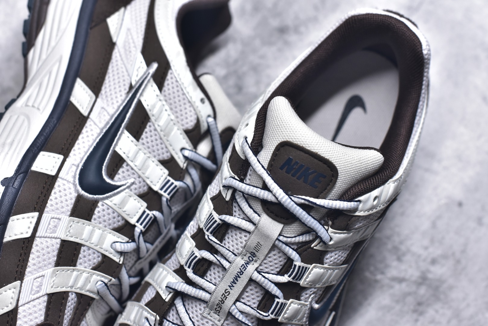 图片[9]-#NK P-6000 系列低帮复古老爹风休闲运动舒适慢跑鞋 HV8972-001 购入原鞋原装纸板楦头开发 独家私模四层组合大底 市场唯一正确版本 良心定价 新配色陆续出货 进口三文治网面 融合 Pegasus 过往运动鞋设计 助力 21 世纪早期跑步运动跃升时尚新高度 采用透气网眼布、运动风格线条和耐穿覆面 兼具吸睛外观和舒适感受 中底泡绵以田径赛道为灵感 打造厚实设计 缔造出众缓震性能 尺码：36 36.5 37.5 38 38.5 39 40 40.5 41 42 42.5 43 44 44.5 45-选品中心