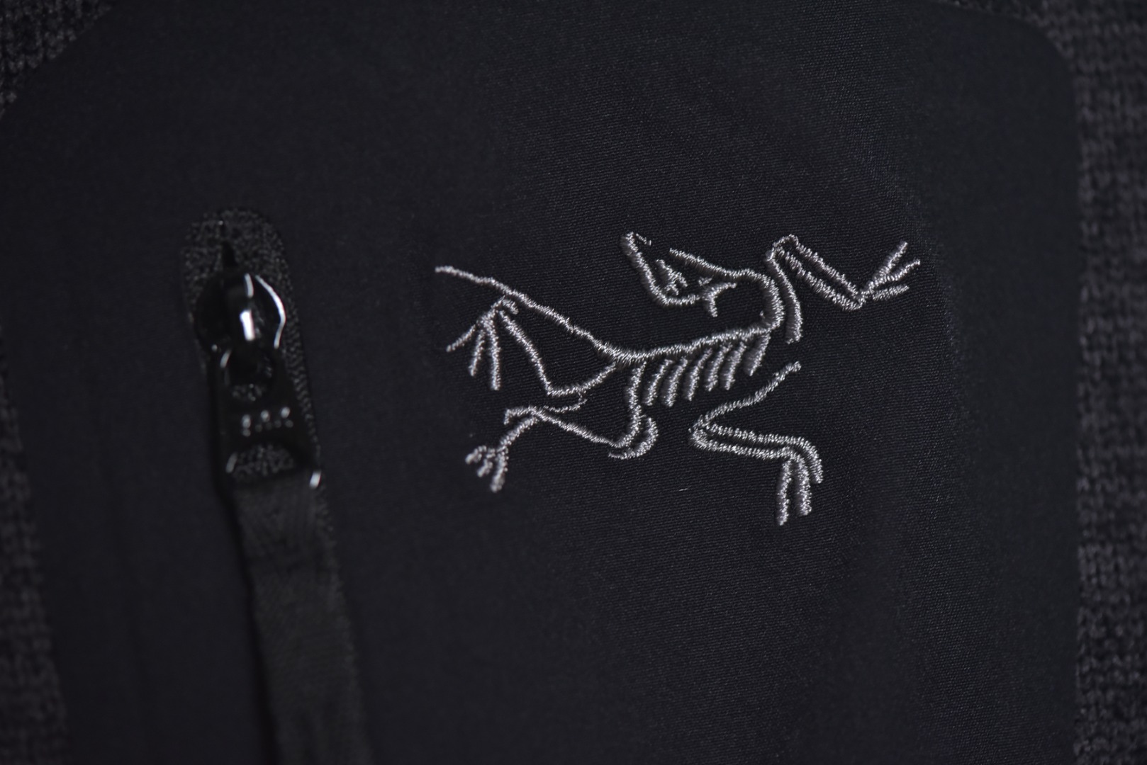 图片[3]-#ARCTERYX 始祖鸟COVERT-CARDIGAN抓绒立领夹克系列 ❗ 现货供应 全年售后❗ 温馨提示❗（只做高端产品） DF巅峰 踏上巅峰❗ 颜色：黑色.灰色 尺码：S. M .L .XL. XXL.-选品中心