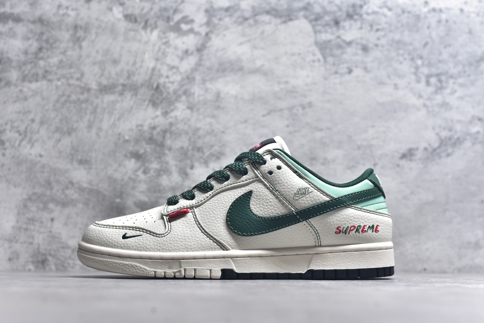 #Nike SB Dunk Low Sup系列 米白绿勾 空军一号低帮休闲板鞋 FC1688-222 #定制鞋盒 大厂纯原品质出货 超高清洁度 皮料切割干净无任何毛边 细节完美 尺码：36 36.5 37.5 38 36.5 39 40 40.5 41 42 42.5 43 44 44.5 45 9.E5-选品中心