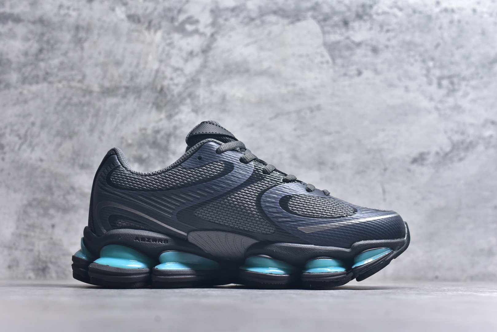 图片[3]-#New Balance 新百伦 NB2000 网面休闲鞋 U20007PF NB官方重磅新品 一款融合复古设计与现代科技的跑鞋，以其经典的造型和舒适脚感，成为2025年复古潮流爱好的推荐单品。 极具视觉冲击力的5根ABZORB单元，以及无缝鞋面的设计，加上3M反光材质的装饰，比之前推出的9060系列更夸张，更具未来感。 货号：U20005F9 尺码：36-46.5-选品中心