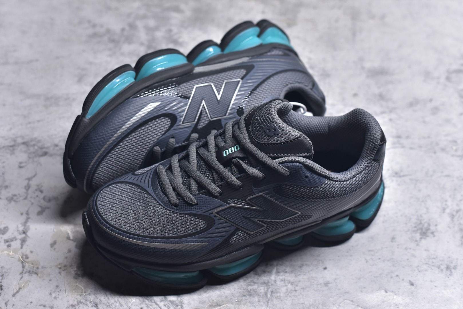 图片[7]-#New Balance 新百伦 NB2000 网面休闲鞋 U20007PF NB官方重磅新品 一款融合复古设计与现代科技的跑鞋，以其经典的造型和舒适脚感，成为2025年复古潮流爱好的推荐单品。 极具视觉冲击力的5根ABZORB单元，以及无缝鞋面的设计，加上3M反光材质的装饰，比之前推出的9060系列更夸张，更具未来感。 货号：U20005F9 尺码：36-46.5-选品中心