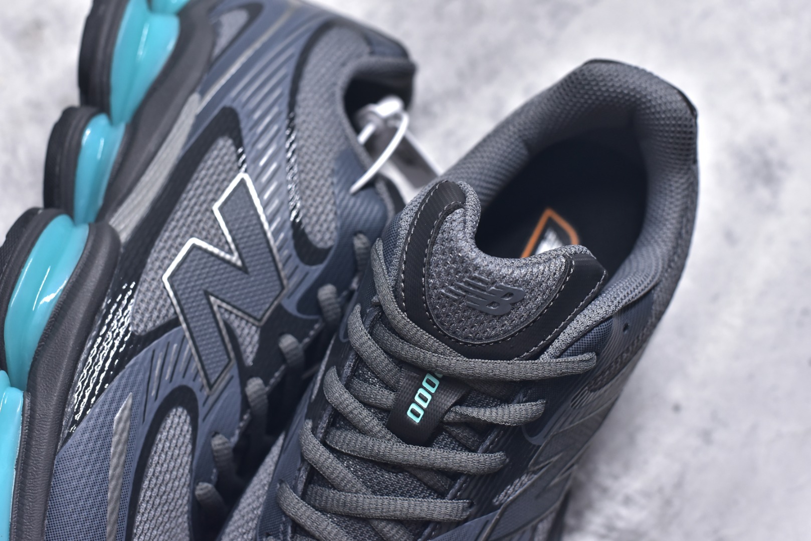 图片[9]-#New Balance 新百伦 NB2000 网面休闲鞋 U20007PF NB官方重磅新品 一款融合复古设计与现代科技的跑鞋，以其经典的造型和舒适脚感，成为2025年复古潮流爱好的推荐单品。 极具视觉冲击力的5根ABZORB单元，以及无缝鞋面的设计，加上3M反光材质的装饰，比之前推出的9060系列更夸张，更具未来感。 货号：U20005F9 尺码：36-46.5-选品中心