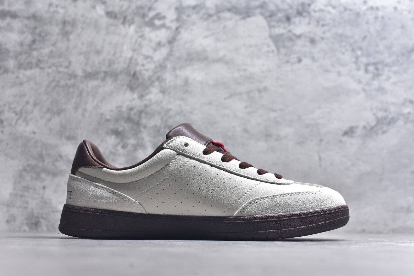 图片[3]-#迪桑特DESCENTE CHRON COURT SB 复古轻质 耐磨低帮 生活休闲鞋 尺码： 36-45-选品中心