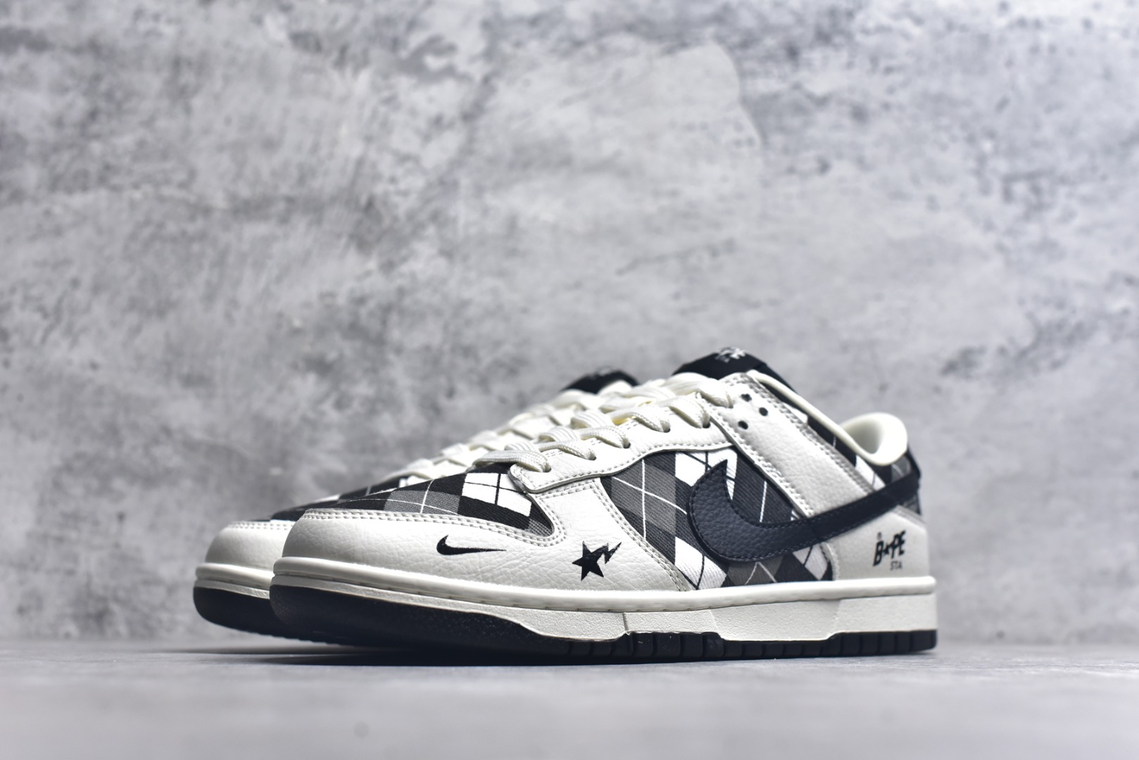 图片[2]-#Nike SB Dunk Low BAPE联名 白黑网格 高端定制 低帮休闲板鞋 SC0601-463 #定制鞋盒 大厂纯原品质出货 超高清洁度 皮料切割干净无任何毛边 细节完美 尺码：36 36.5 37.5 38 38.5 39 40 40.5 41 42 42.5 43 44 44.5 45 9.E5-选品中心